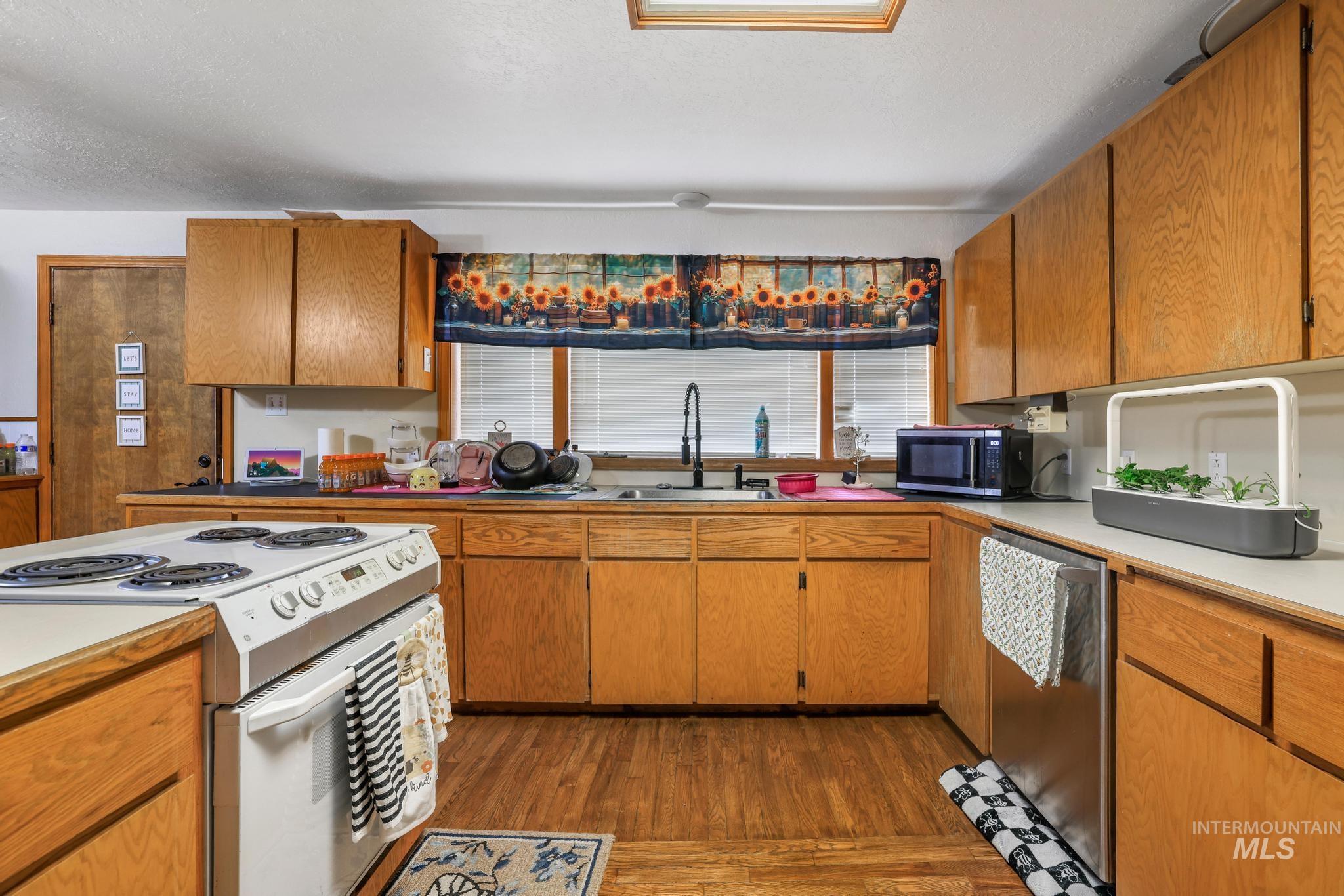 1755 2nd Ave E, Twin Falls, Idaho 83301, 3 Bedrooms, 2 Bathrooms, Residential For Sale, Price $325,000,MLS 98999557