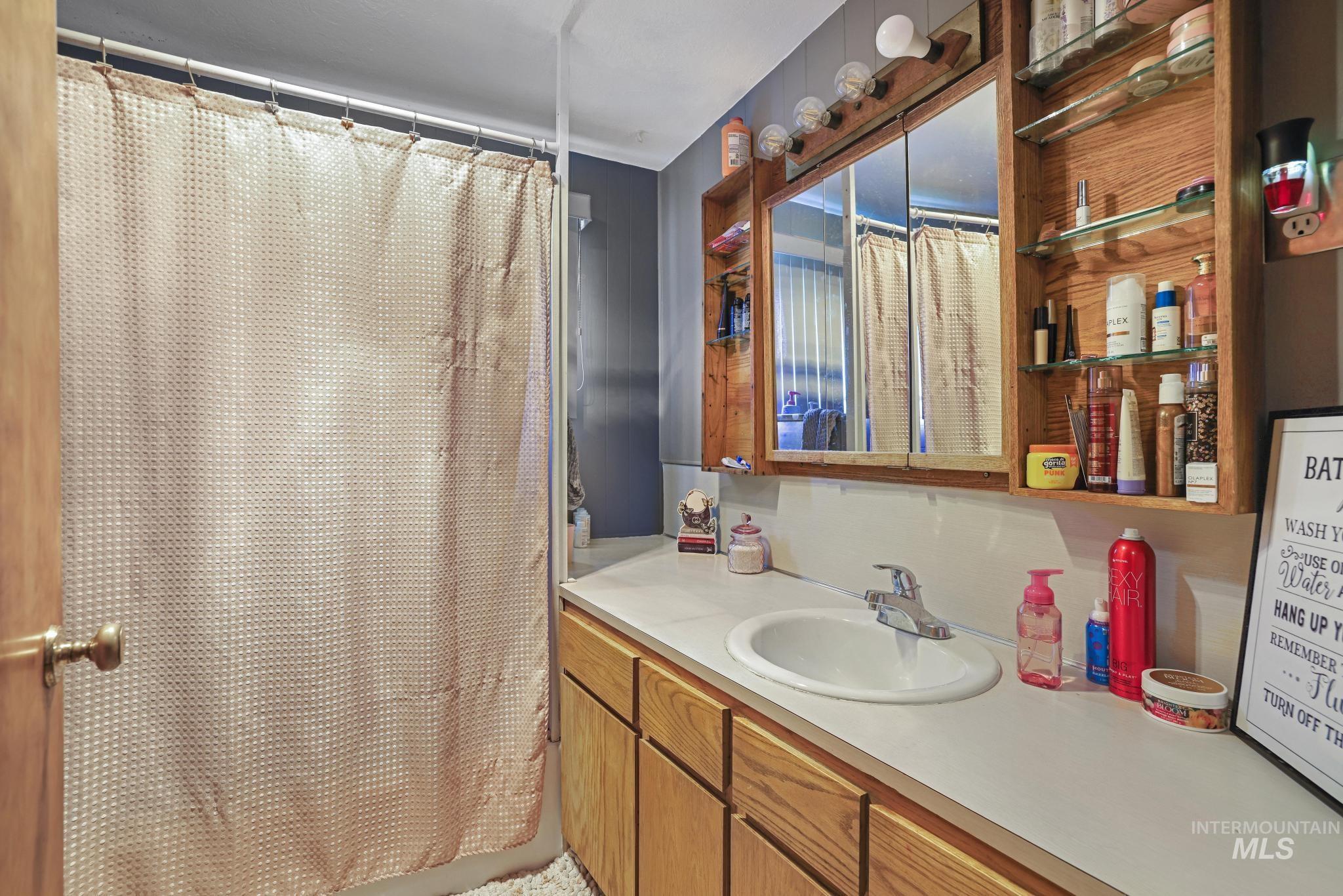 1755 2nd Ave E, Twin Falls, Idaho 83301, 3 Bedrooms, 2 Bathrooms, Residential For Sale, Price $325,000,MLS 98999557