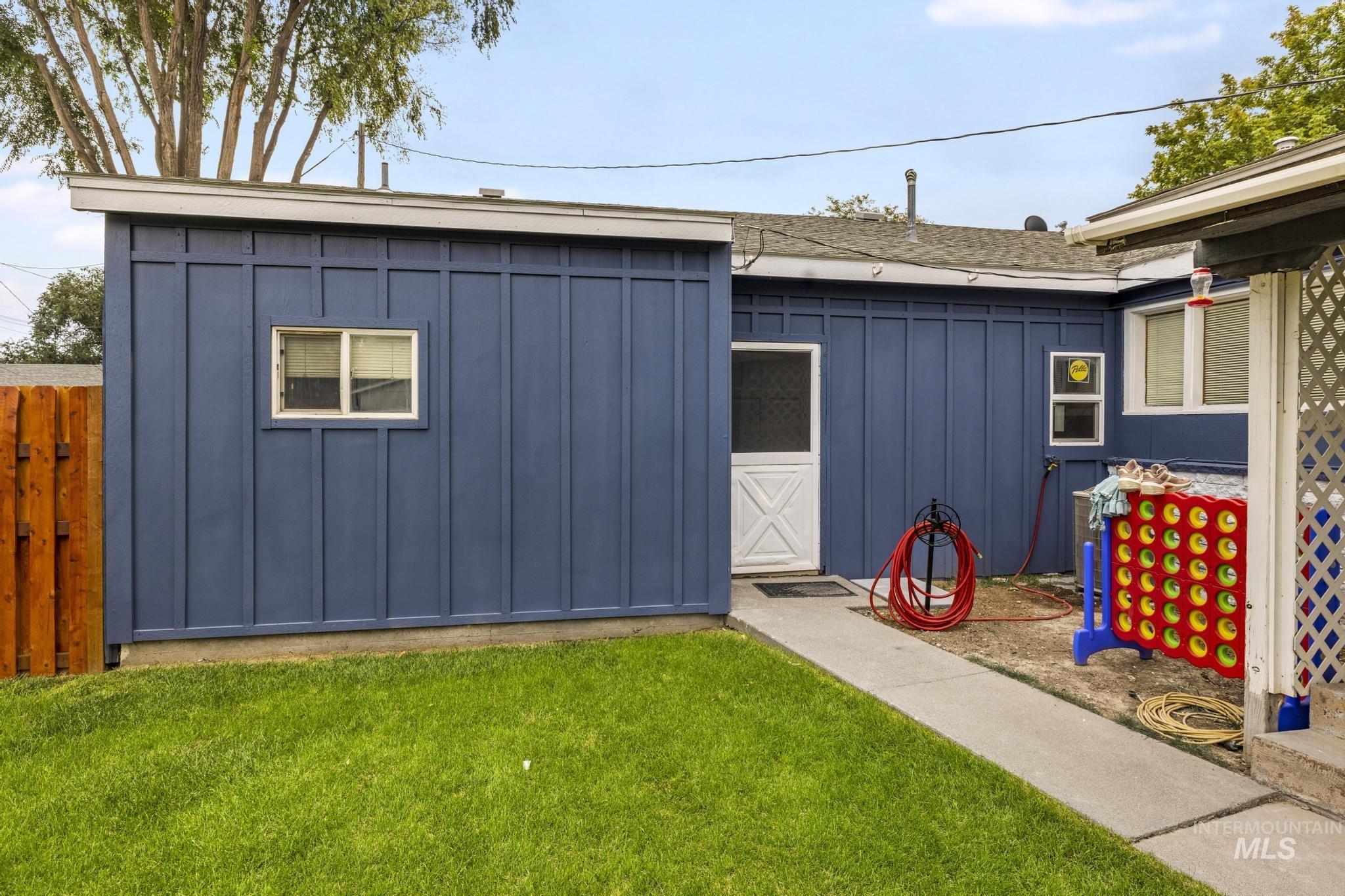 1755 2nd Ave E, Twin Falls, Idaho 83301, 3 Bedrooms, 2 Bathrooms, Residential For Sale, Price $325,000,MLS 98999557