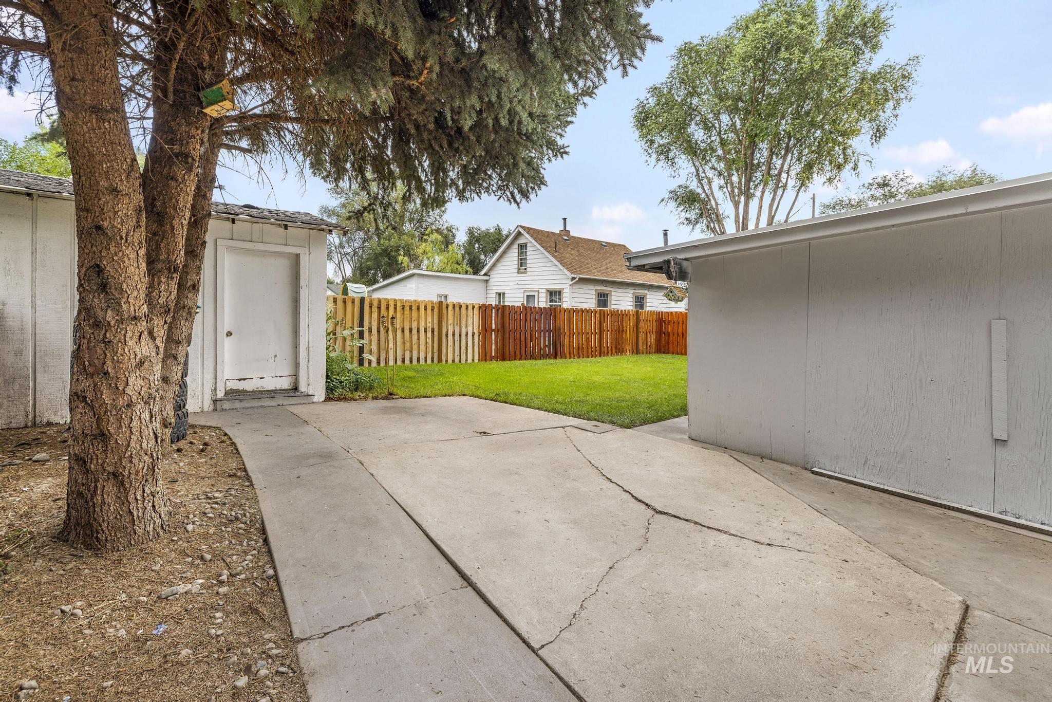 1755 2nd Ave E, Twin Falls, Idaho 83301, 3 Bedrooms, 2 Bathrooms, Residential For Sale, Price $325,000,MLS 98999557