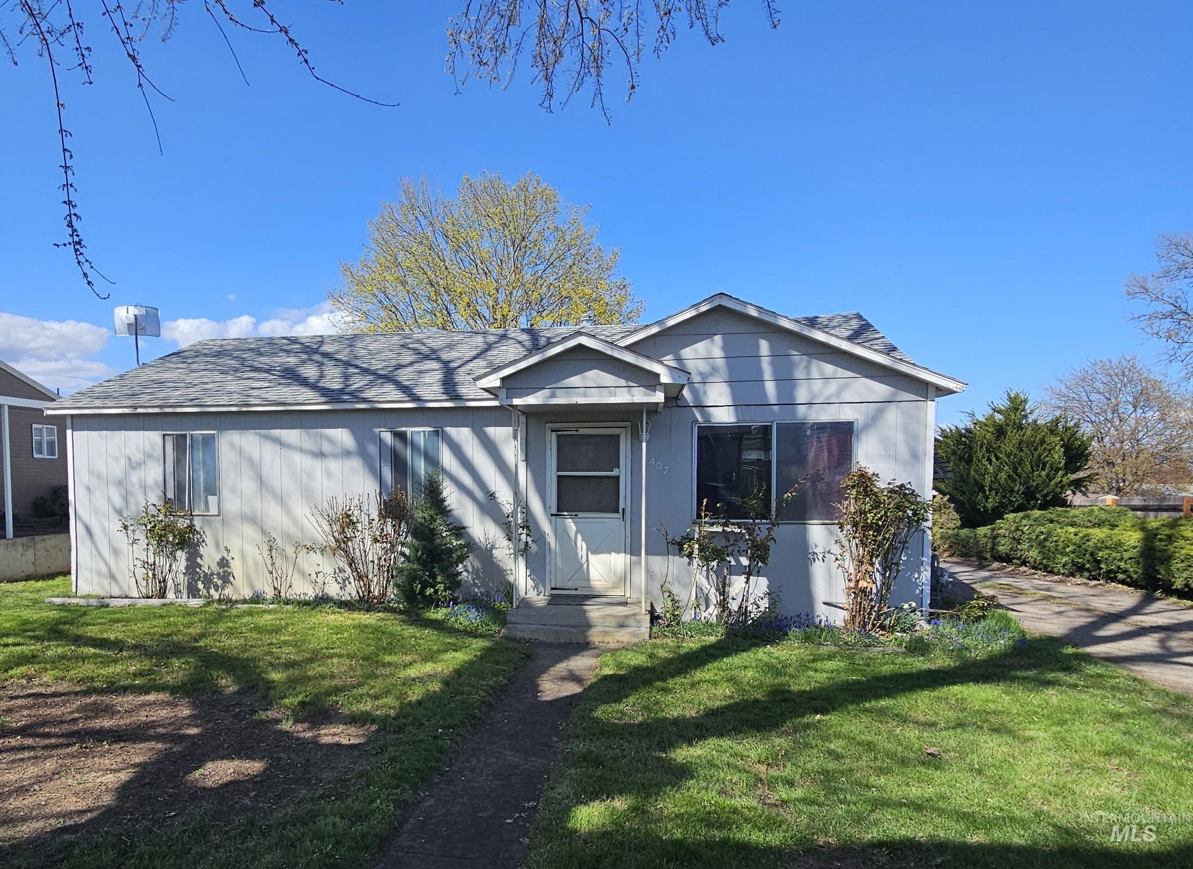 1407 & 1407 1/2 Burrell Ave, Lewiston, Idaho 83501, 3 Bedrooms, 1 Bathroom, Residential Income For Sale, Price $399,900, 98999558