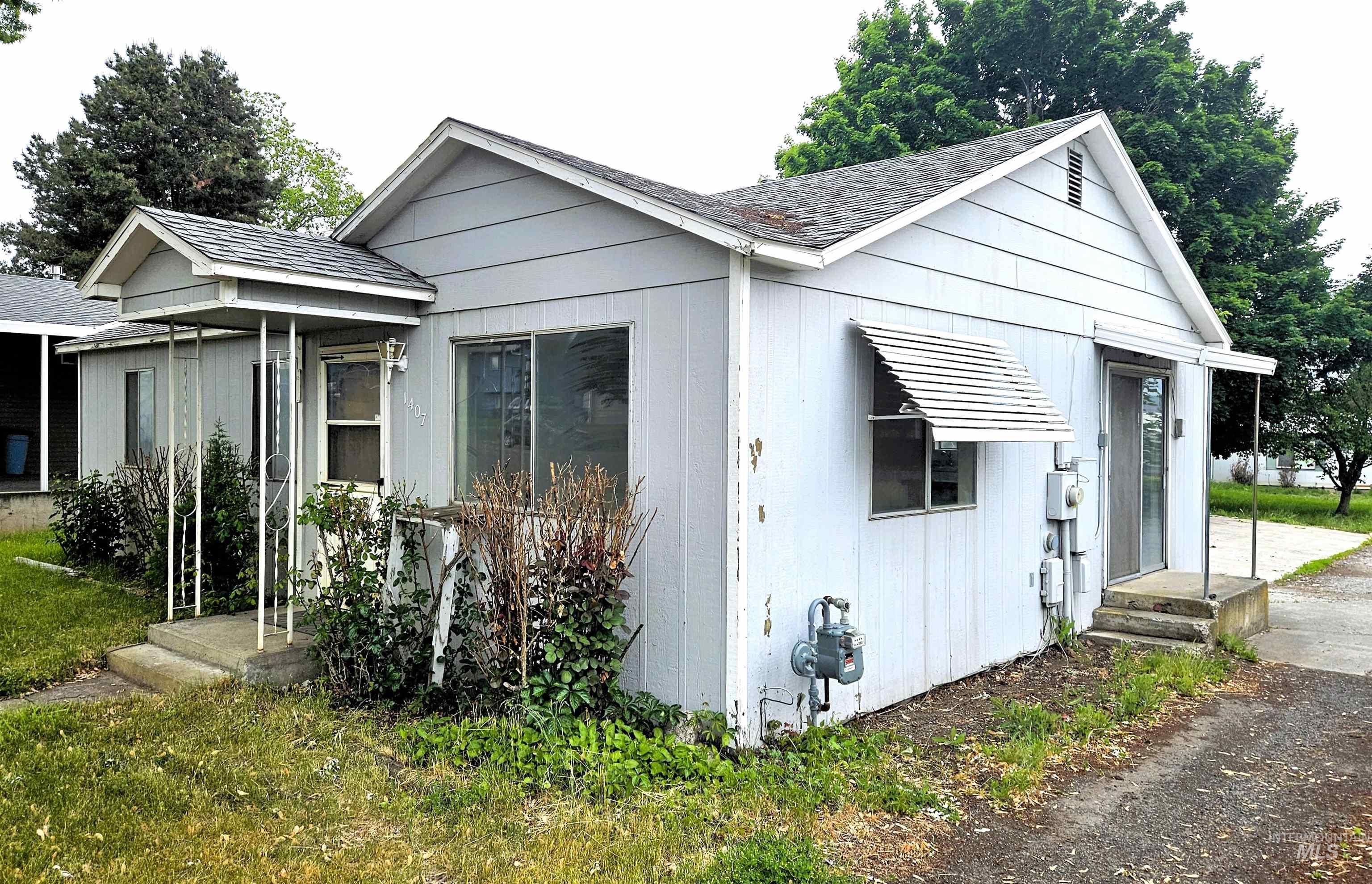 1407 & 1407 1/2 Burrell Ave, Lewiston, Idaho 83501, 3 Bedrooms, 1 Bathroom, Residential Income For Sale, Price $399,900, 98999558