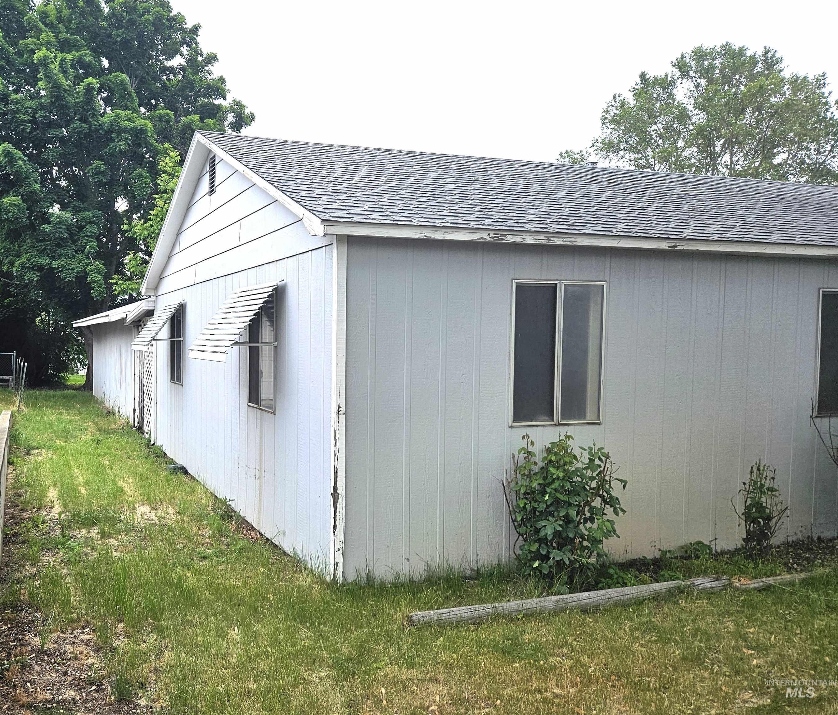 1407 & 1407 1/2 Burrell Ave, Lewiston, Idaho 83501, 3 Bedrooms, 1 Bathroom, Residential Income For Sale, Price $399,900, 98999558