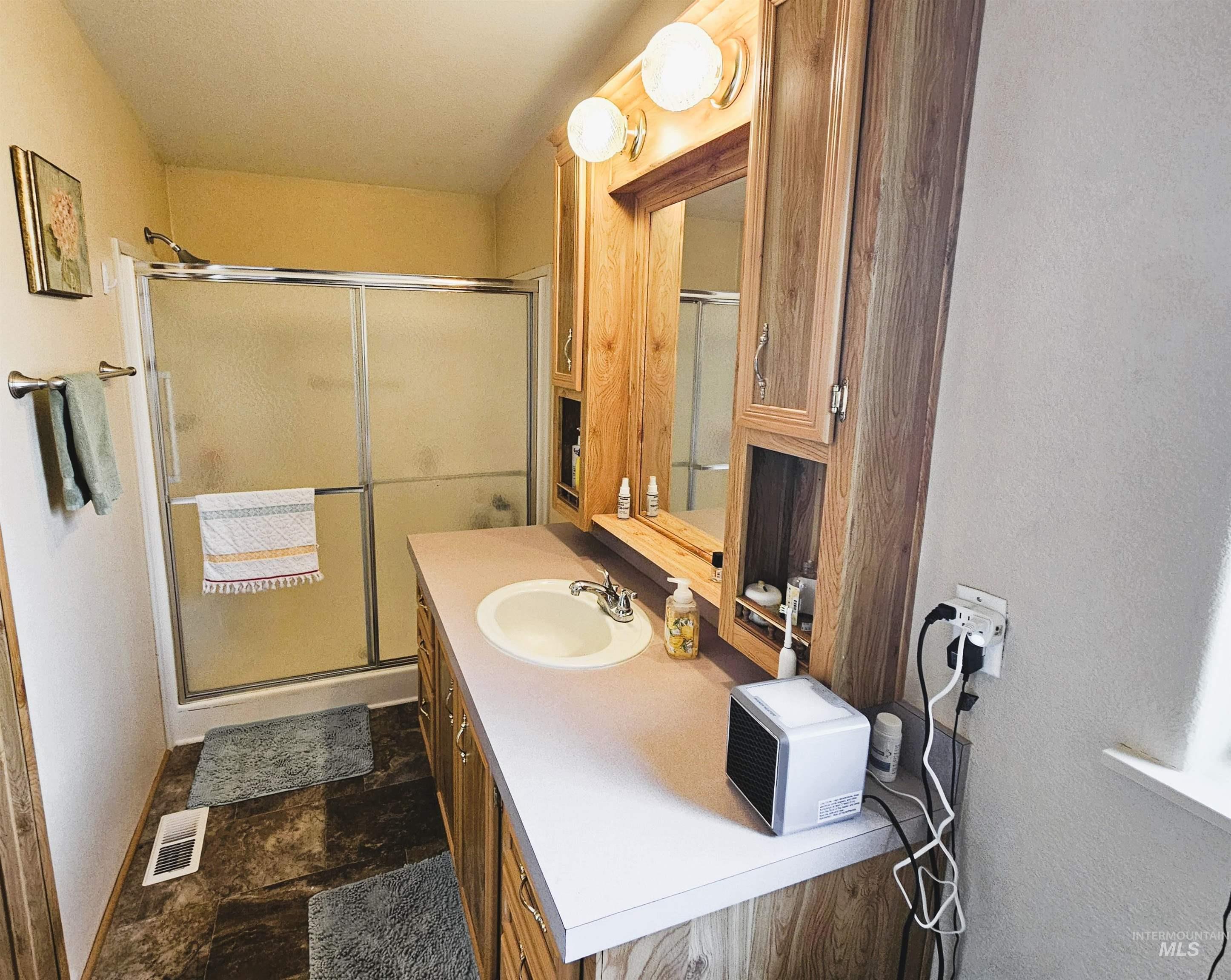 1407 & 1407 1/2 Burrell Ave, Lewiston, Idaho 83501, 3 Bedrooms, 1 Bathroom, Residential Income For Sale, Price $399,900, 98999558