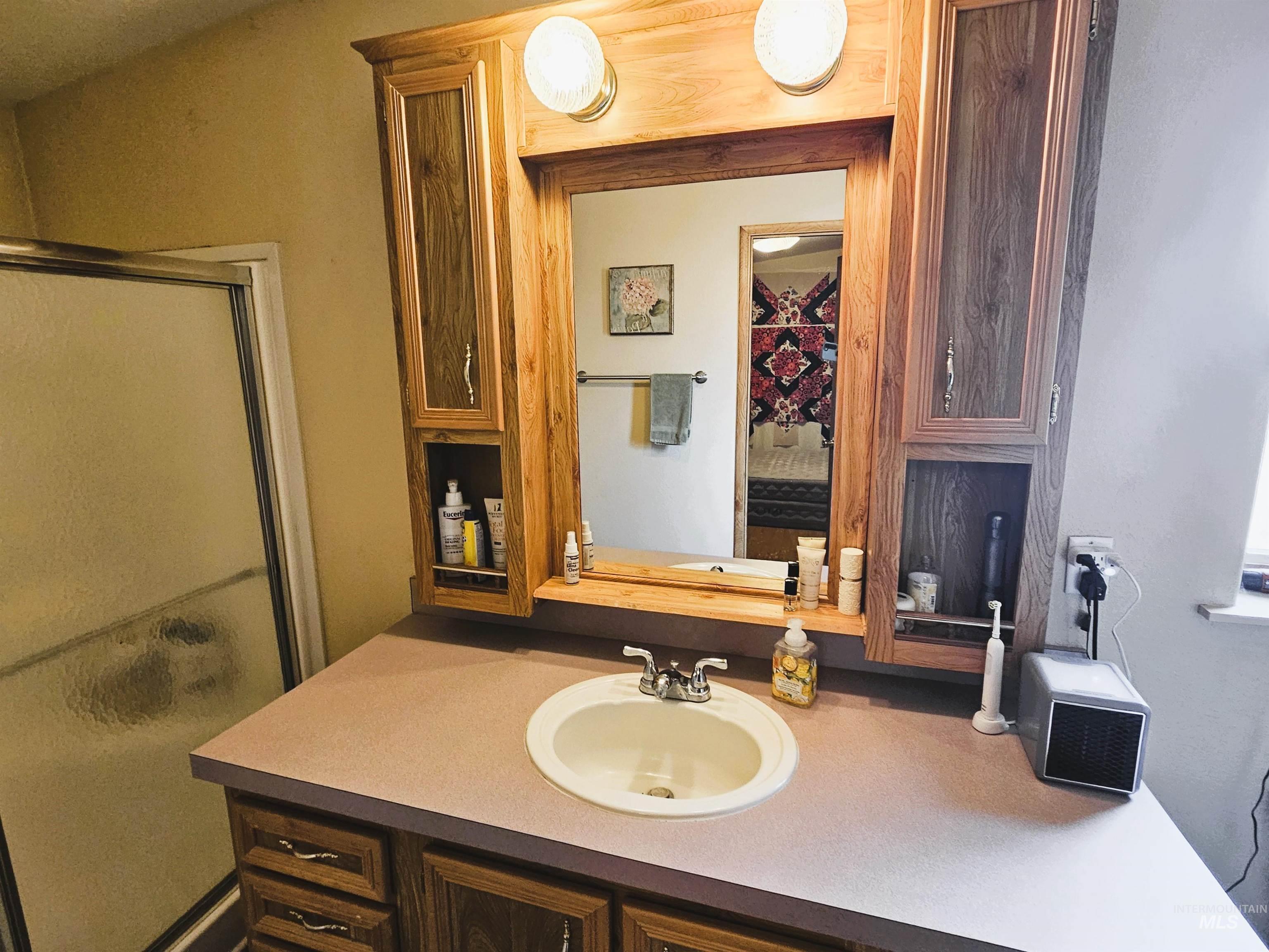 1407 & 1407 1/2 Burrell Ave, Lewiston, Idaho 83501, 3 Bedrooms, 1 Bathroom, Residential Income For Sale, Price $399,900, 98999558