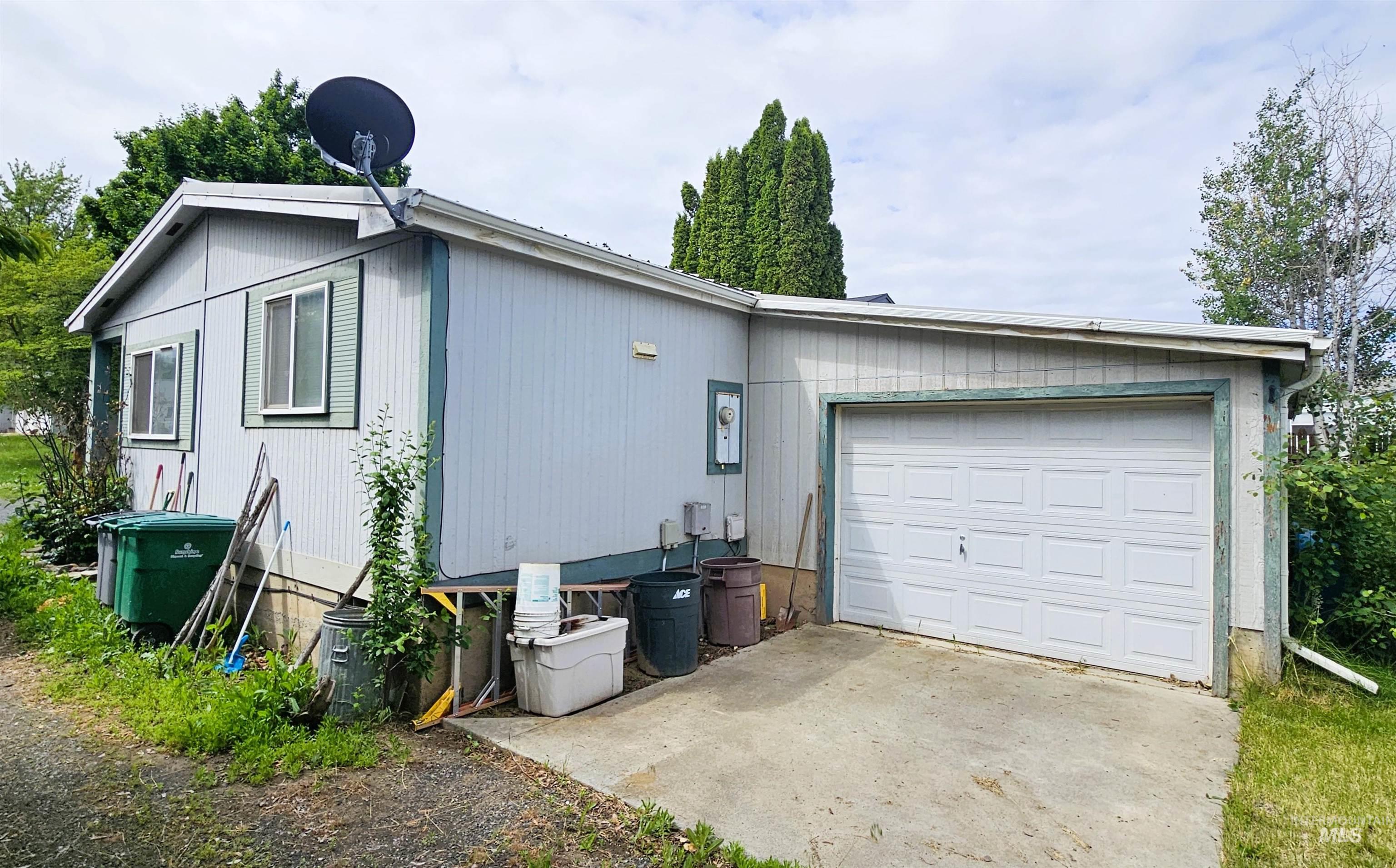 1407 & 1407 1/2 Burrell Ave, Lewiston, Idaho 83501, 3 Bedrooms, 1 Bathroom, Residential Income For Sale, Price $399,900, 98999558