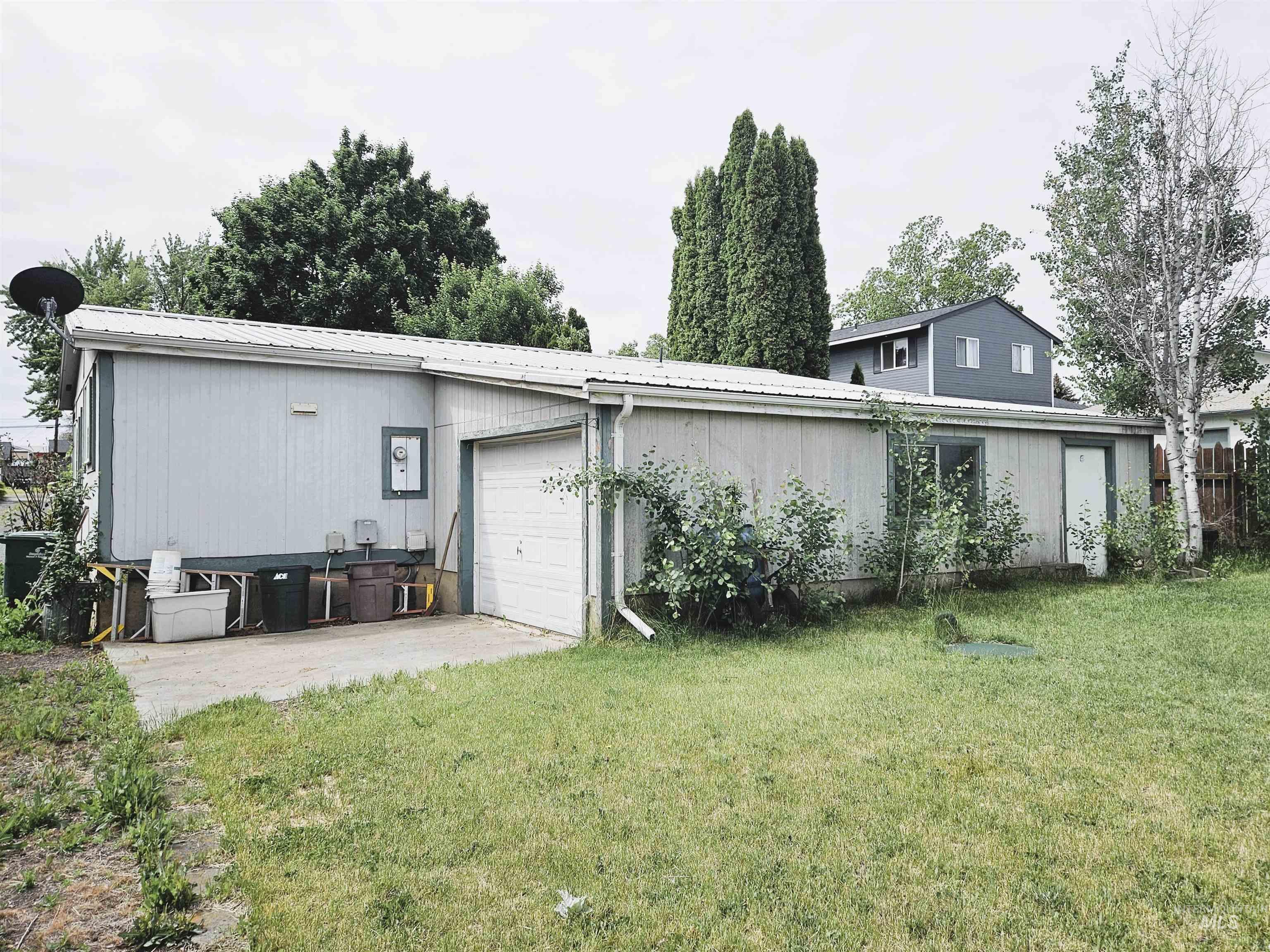 1407 & 1407 1/2 Burrell Ave, Lewiston, Idaho 83501, 3 Bedrooms, 1 Bathroom, Residential Income For Sale, Price $399,900, 98999558