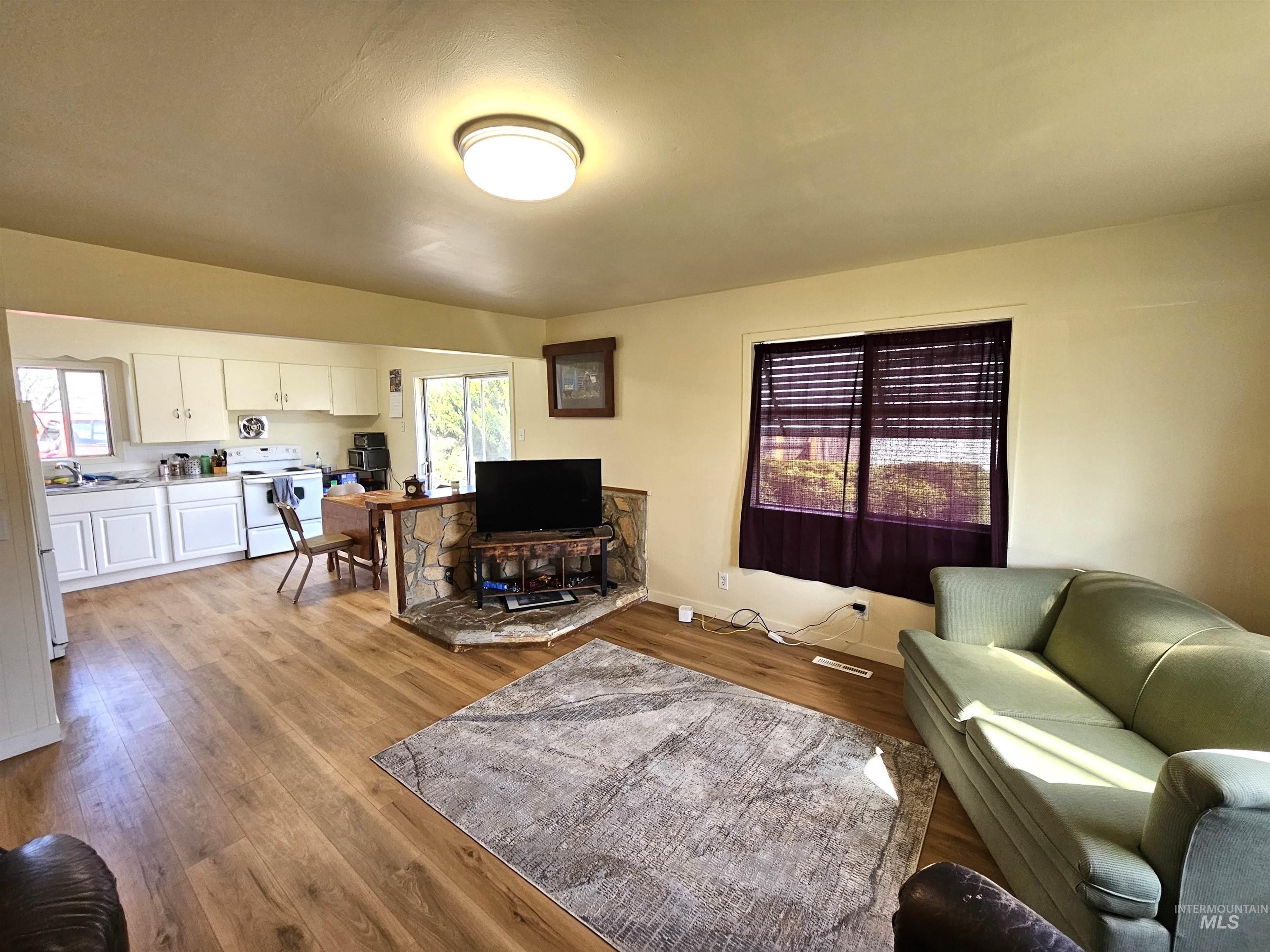 1407 & 1407 1/2 Burrell Ave, Lewiston, Idaho 83501, 3 Bedrooms, 1 Bathroom, Residential Income For Sale, Price $399,900, 98999558