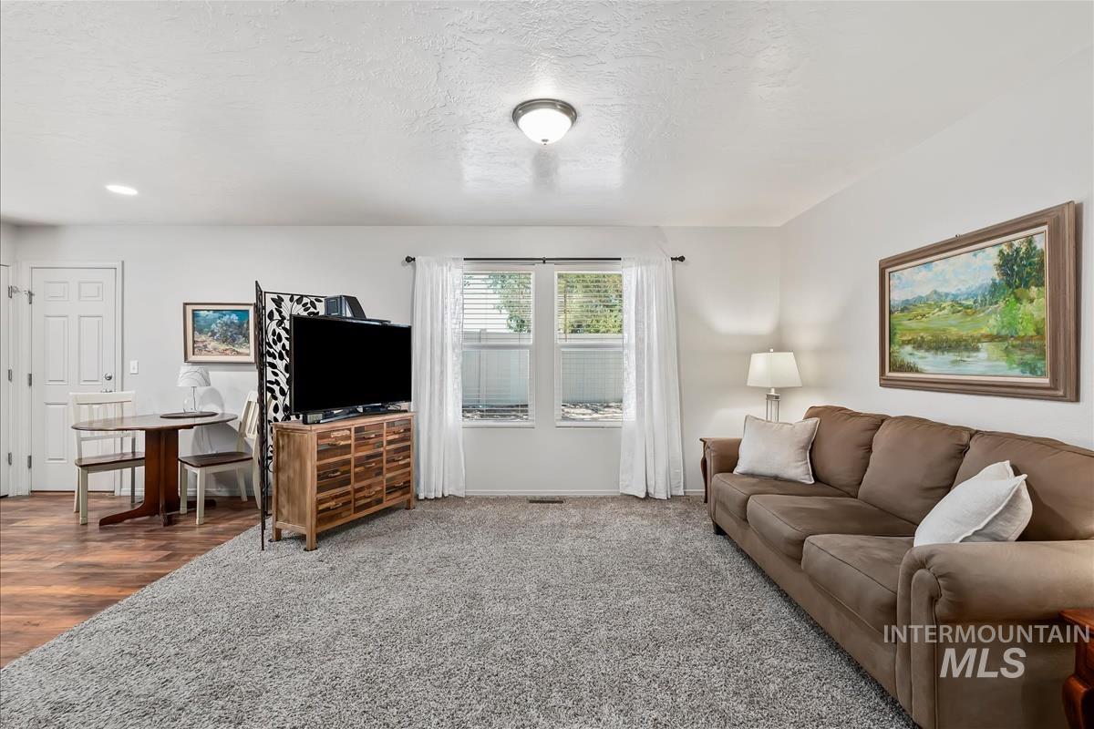 20533 Wyeth Ave, Caldwell, Idaho 83605, 3 Bedrooms, 2 Bathrooms, Residential For Sale, Price $339,900,MLS 98999560