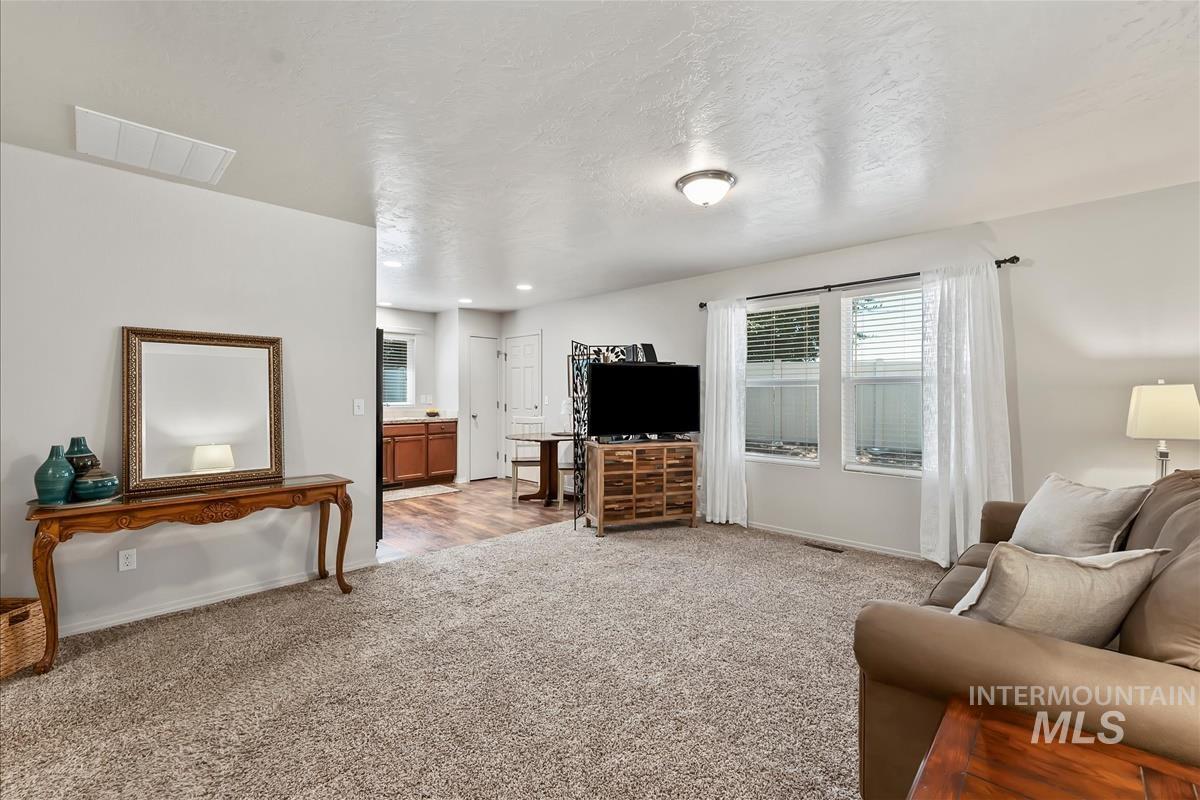 20533 Wyeth Ave, Caldwell, Idaho 83605, 3 Bedrooms, 2 Bathrooms, Residential For Sale, Price $339,900,MLS 98999560