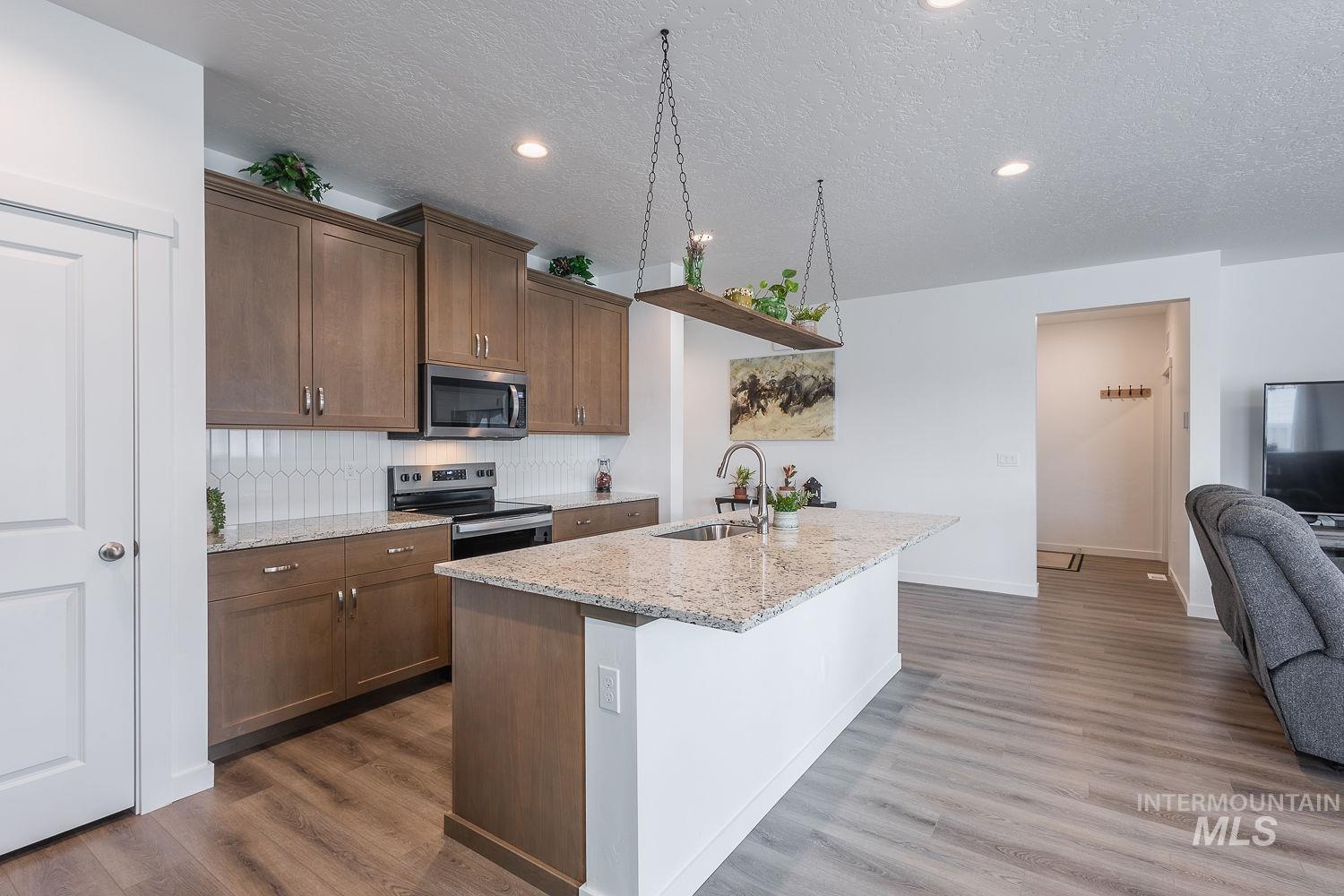 1926 Chokecherry Ave, Middleton, Idaho 83644, 3 Bedrooms, 2 Bathrooms, Residential For Sale, Price $530,000, 98999564