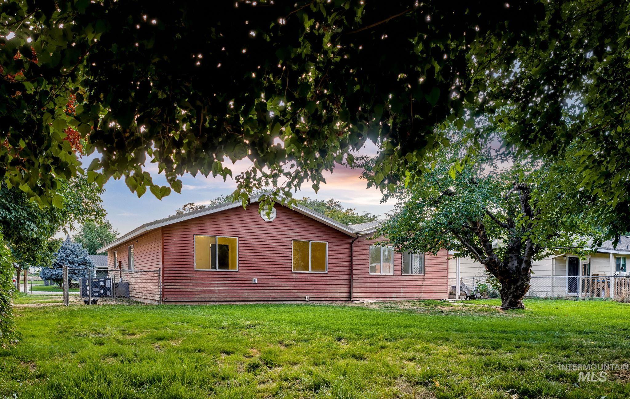 848 W Kinghorn Dr, Nampa, Idaho 83651, 4 Bedrooms, 1 Bathroom, Residential For Sale, Price $324,990,MLS 98999569