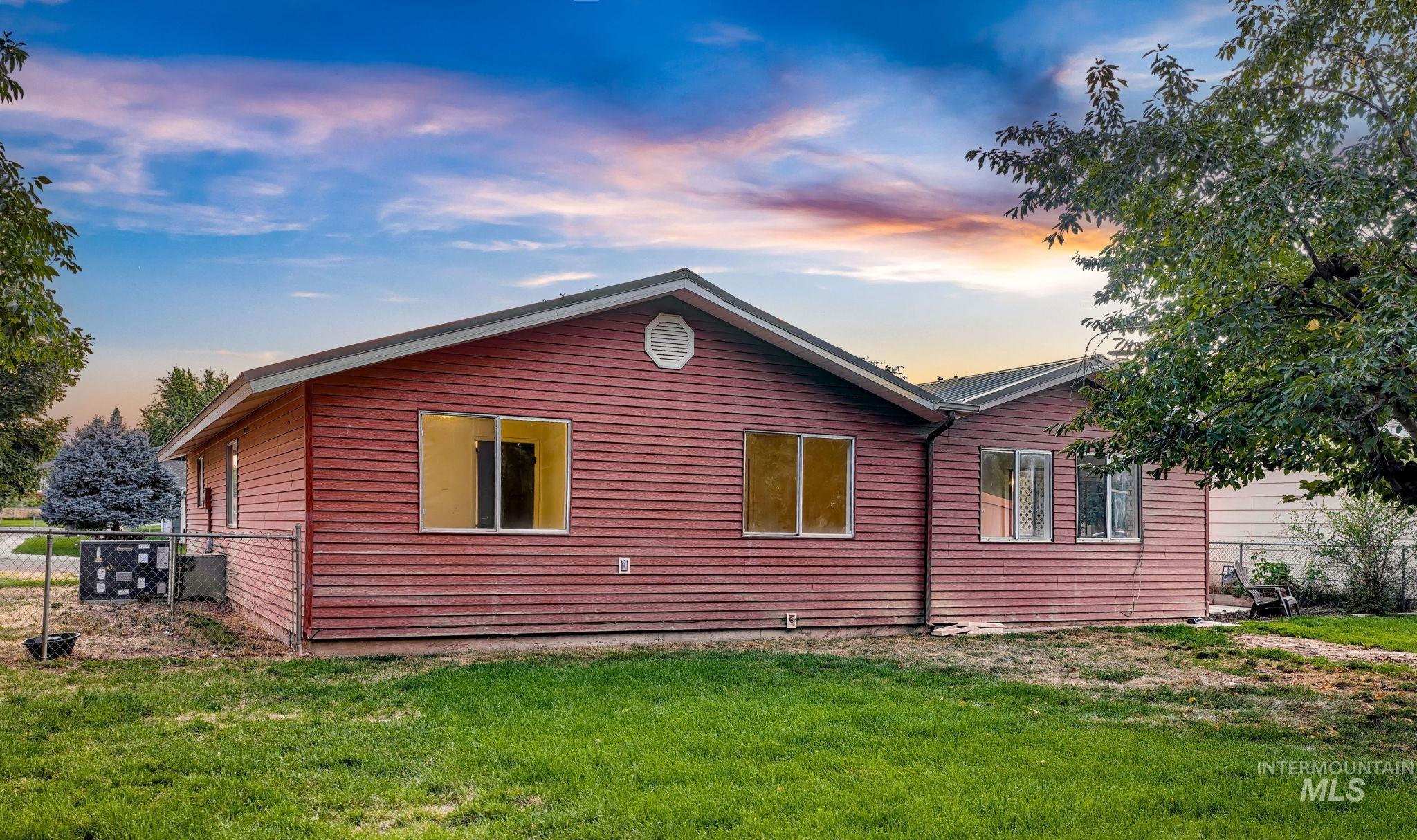 848 W Kinghorn Dr, Nampa, Idaho 83651, 4 Bedrooms, 1 Bathroom, Residential For Sale, Price $324,990,MLS 98999569