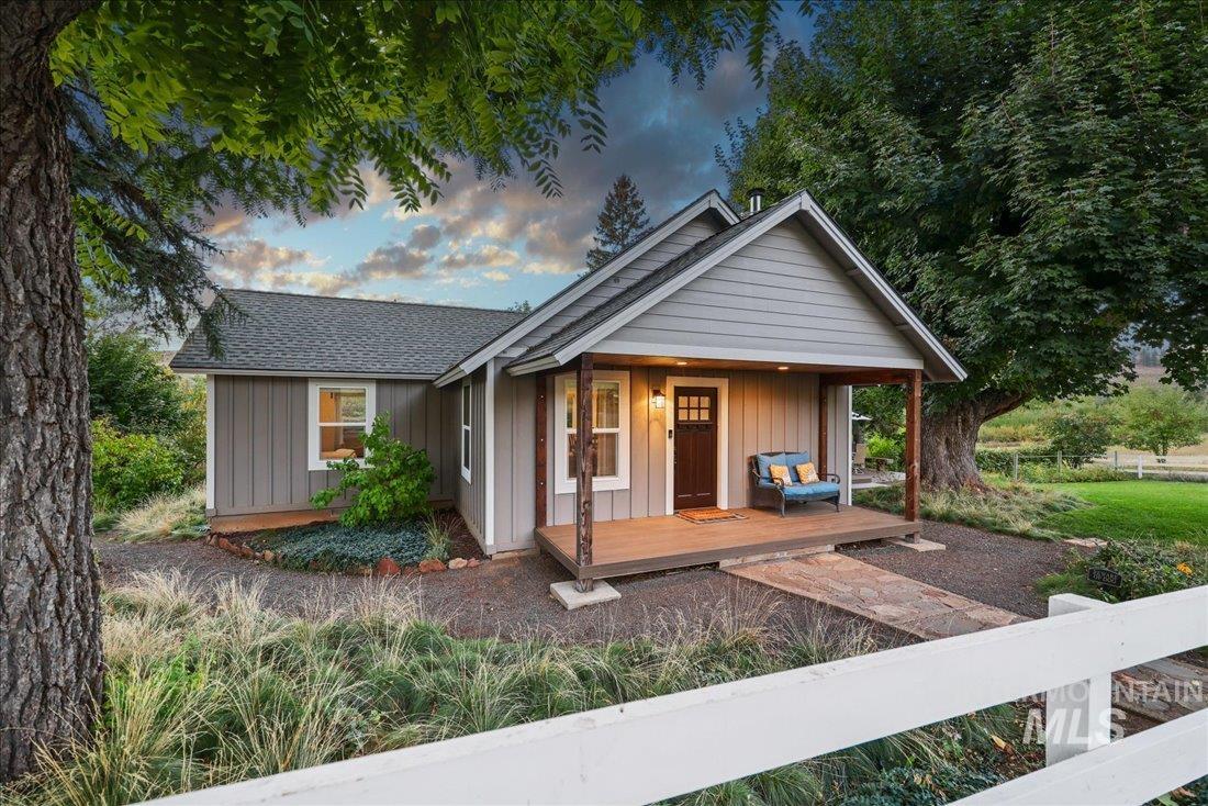 2651 Fruitvale Glendale Road, Council, Idaho 83612, 2 Bedrooms, 1 Bathroom, Residential For Sale, Price $612,000,MLS 98999570