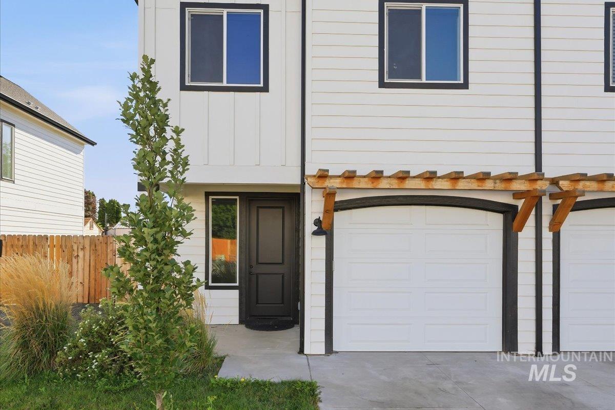 108 N Trifecta Lane, Nampa, Idaho 83651, 3 Bedrooms, 2.5 Bathrooms, Residential For Sale, Price $345,000,MLS 98999571