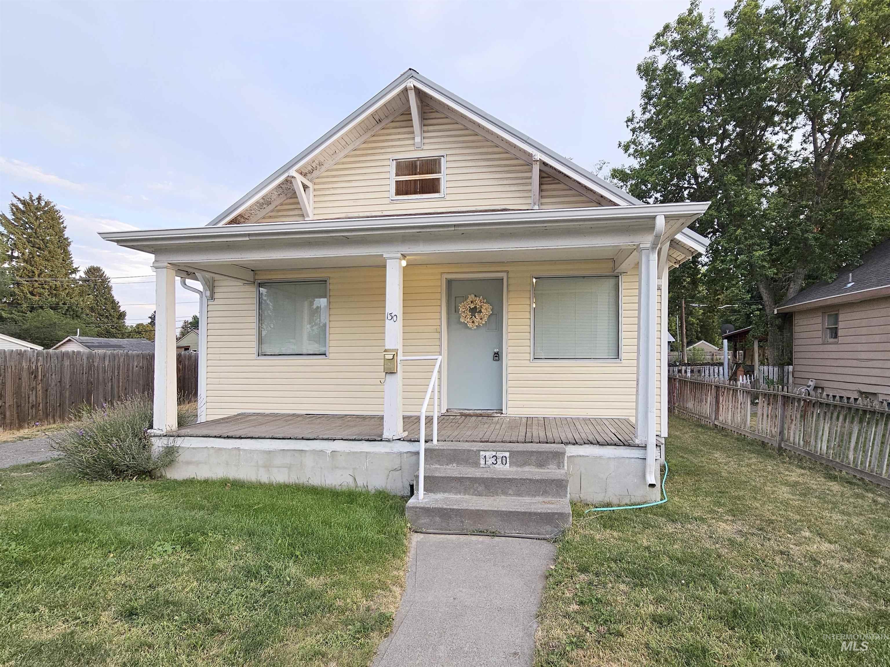 130 E 17th St., Idaho Falls, Idaho 83404, 4 Bedrooms, 2 Bathrooms, Residential For Sale, Price $285,000,MLS 98999574