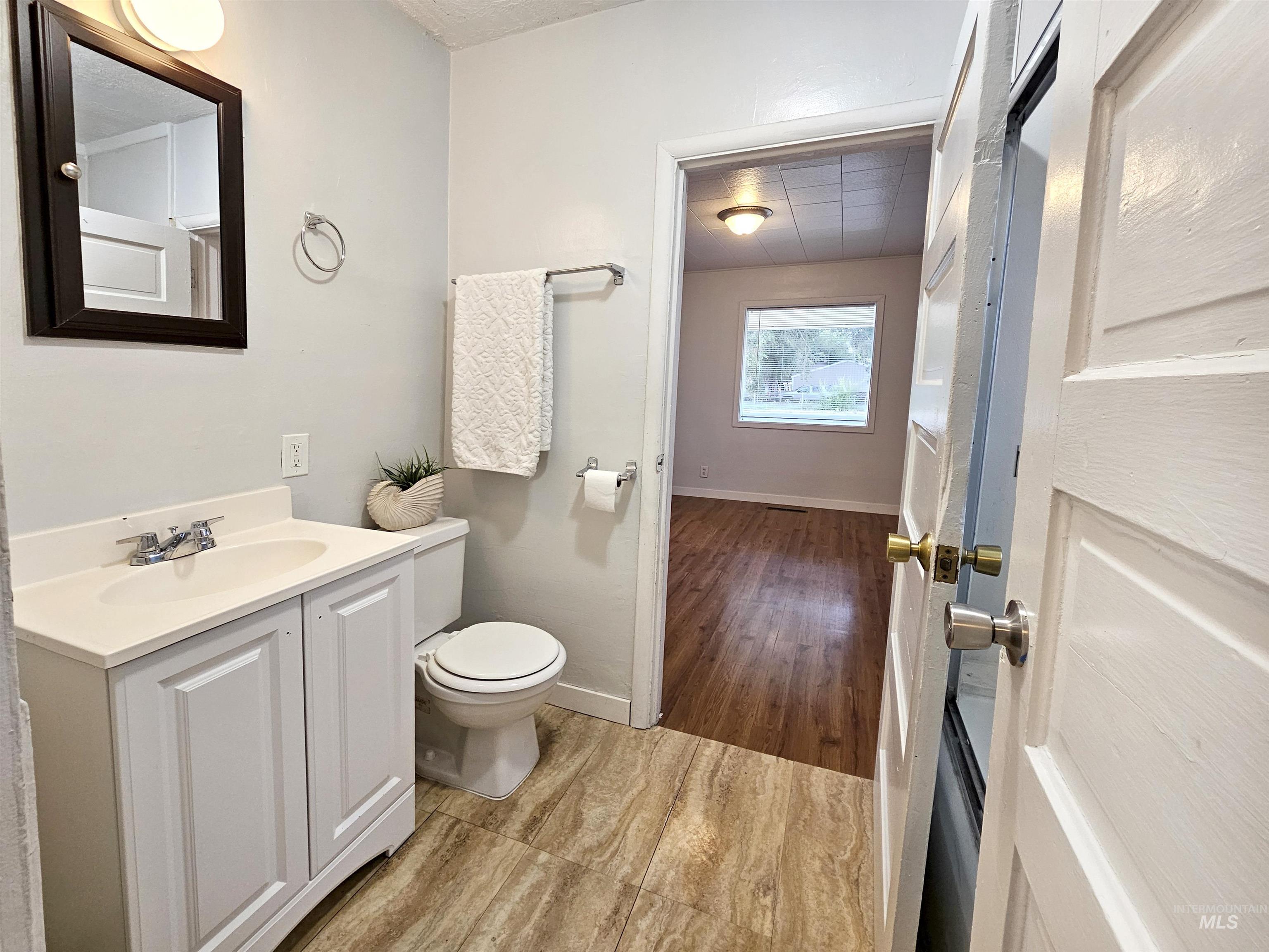 130 E 17th St., Idaho Falls, Idaho 83404, 4 Bedrooms, 2 Bathrooms, Residential For Sale, Price $285,000,MLS 98999574