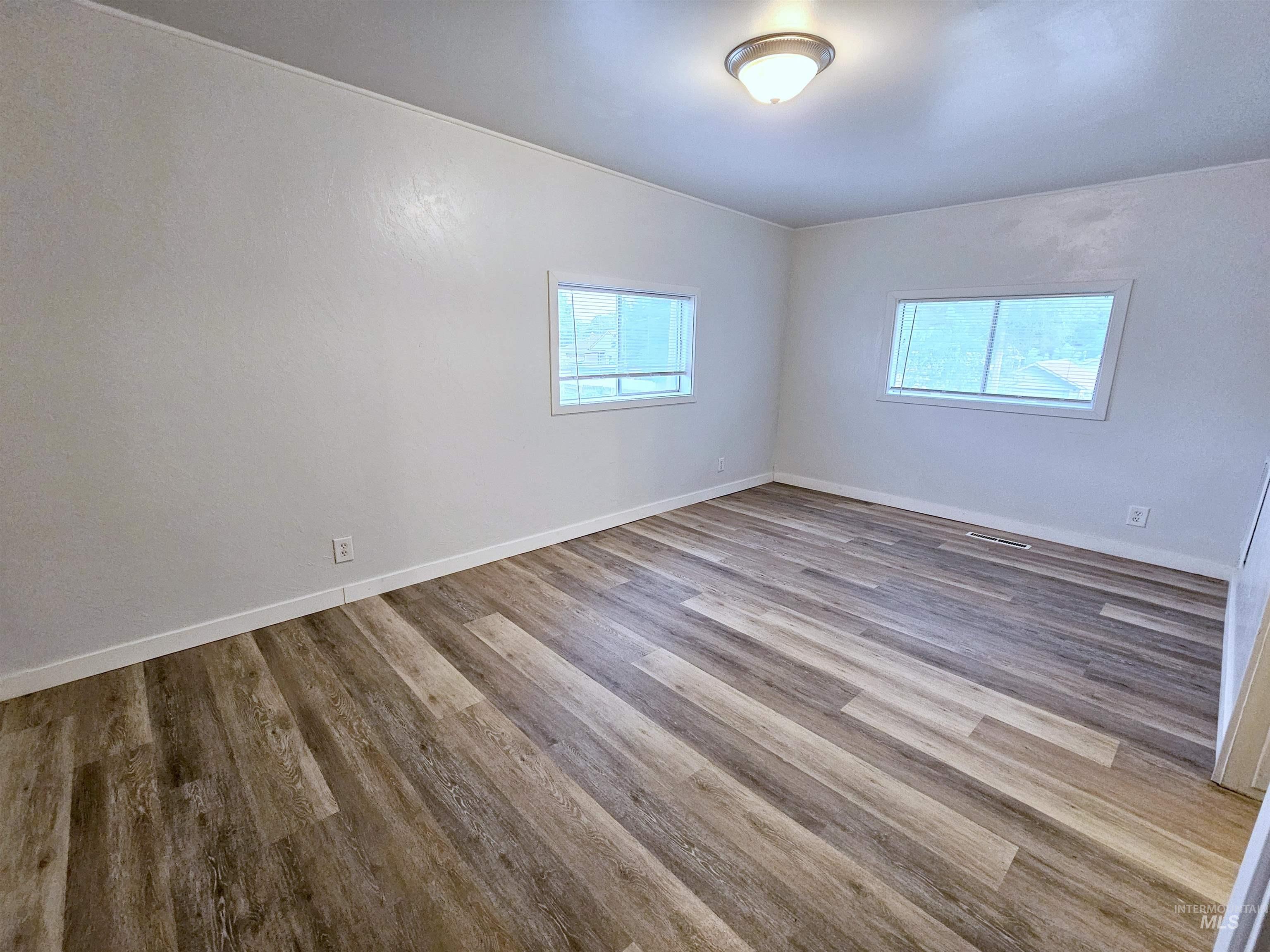 130 E 17th St., Idaho Falls, Idaho 83404, 4 Bedrooms, 2 Bathrooms, Residential For Sale, Price $285,000,MLS 98999574