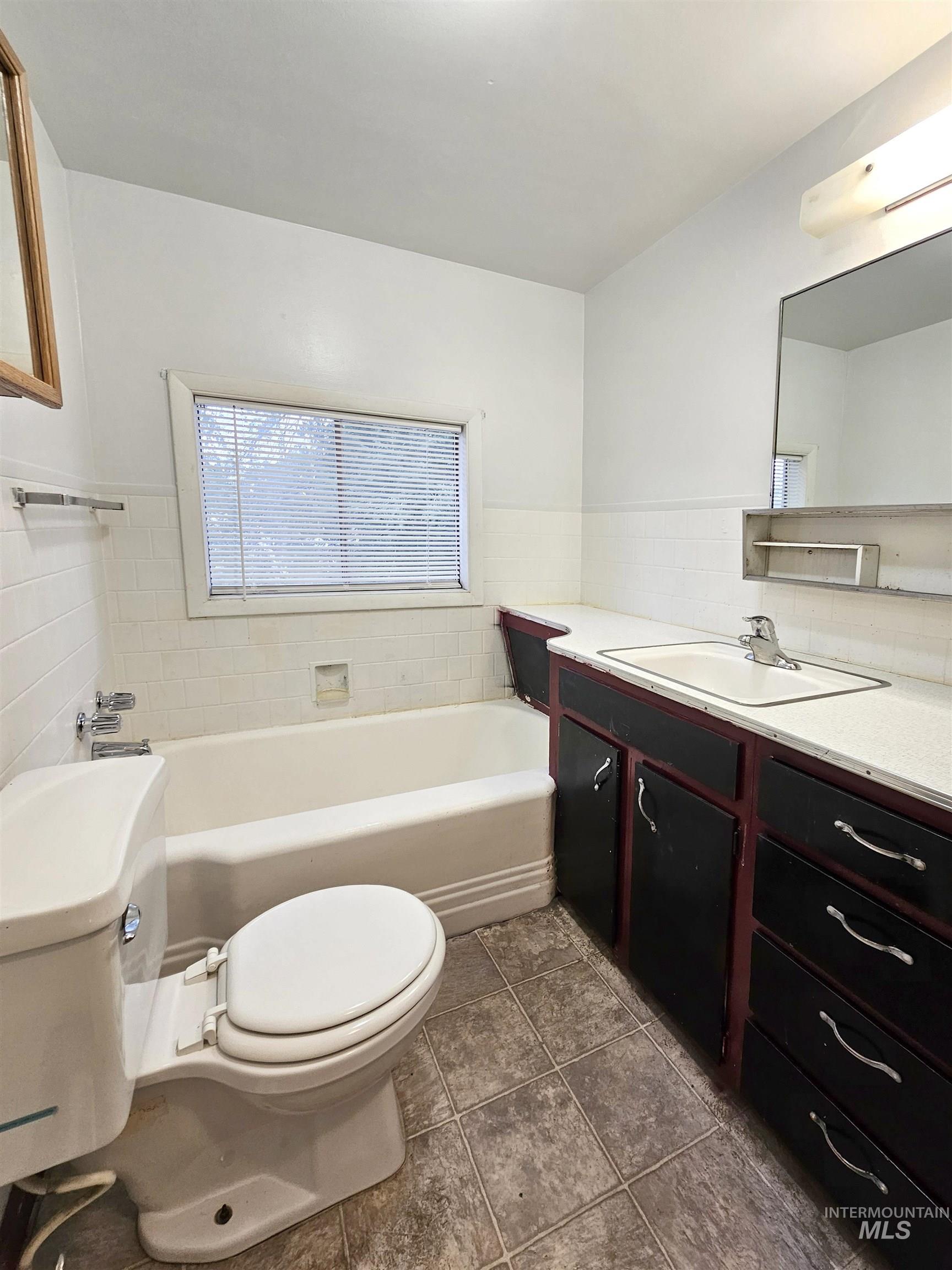 130 E 17th St., Idaho Falls, Idaho 83404, 4 Bedrooms, 2 Bathrooms, Residential For Sale, Price $285,000,MLS 98999574