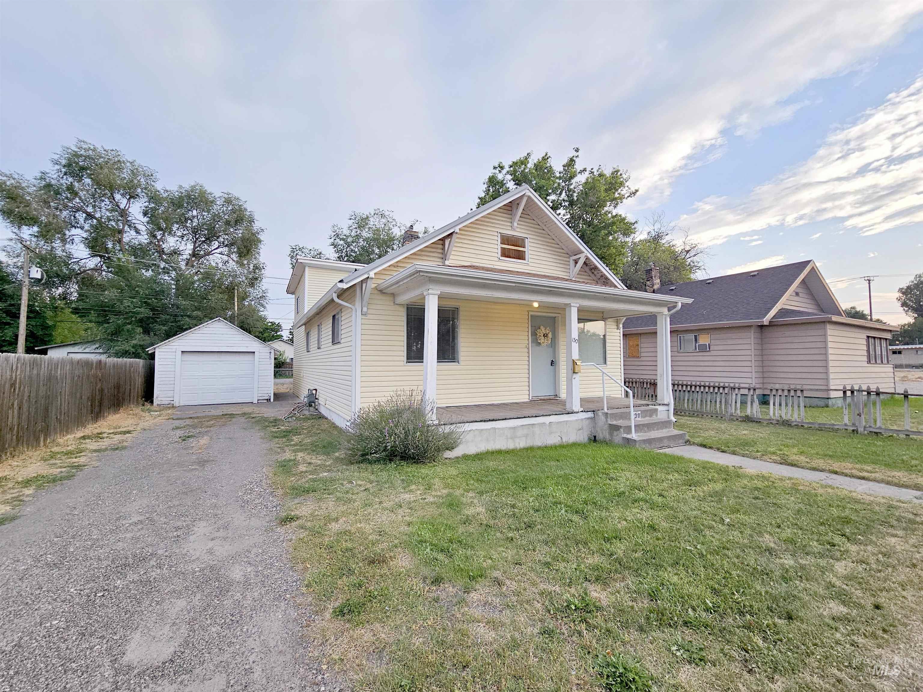 130 E 17th St., Idaho Falls, Idaho 83404, 4 Bedrooms, 2 Bathrooms, Residential For Sale, Price $285,000,MLS 98999574