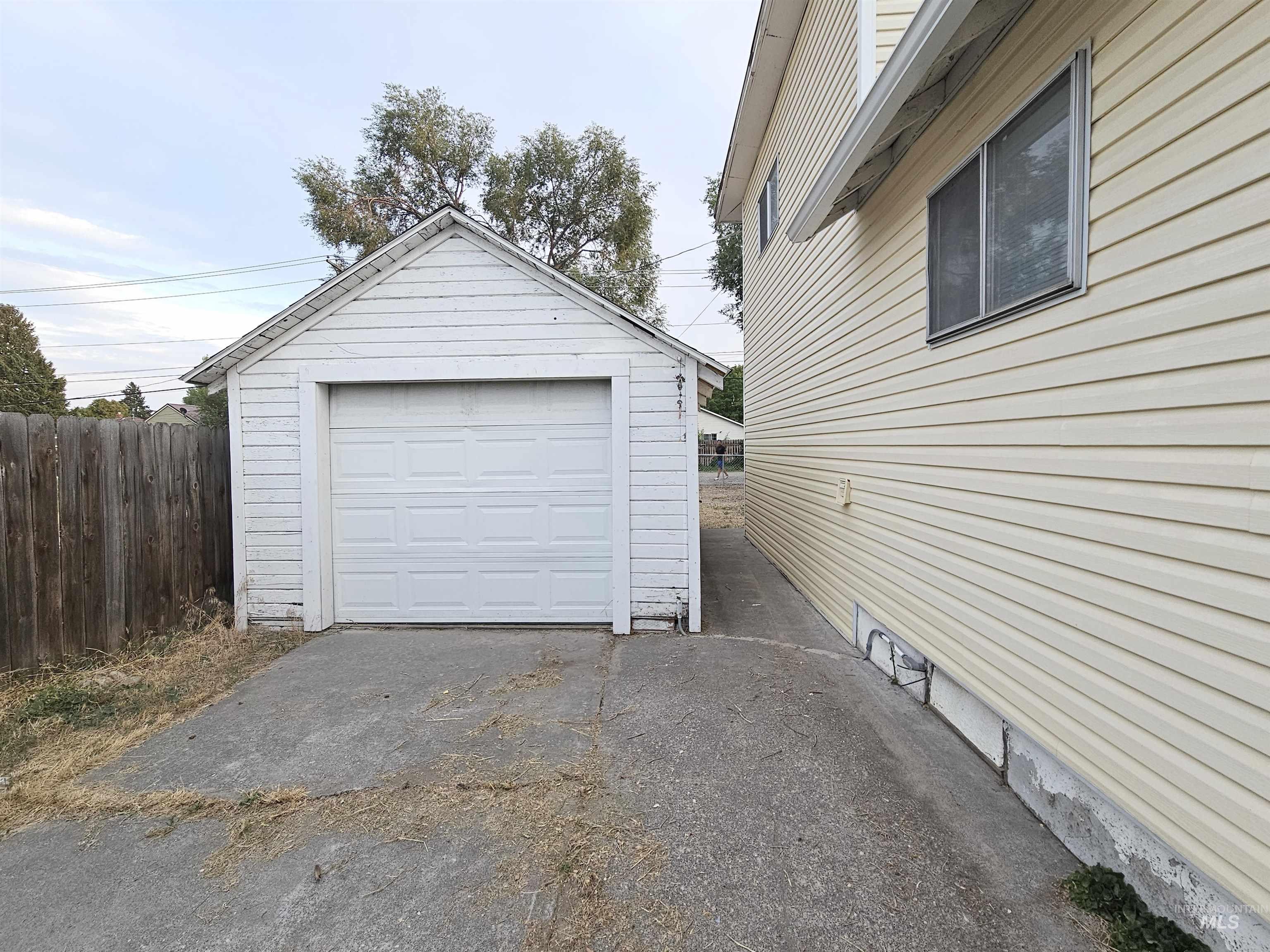 130 E 17th St., Idaho Falls, Idaho 83404, 4 Bedrooms, 2 Bathrooms, Residential For Sale, Price $285,000,MLS 98999574