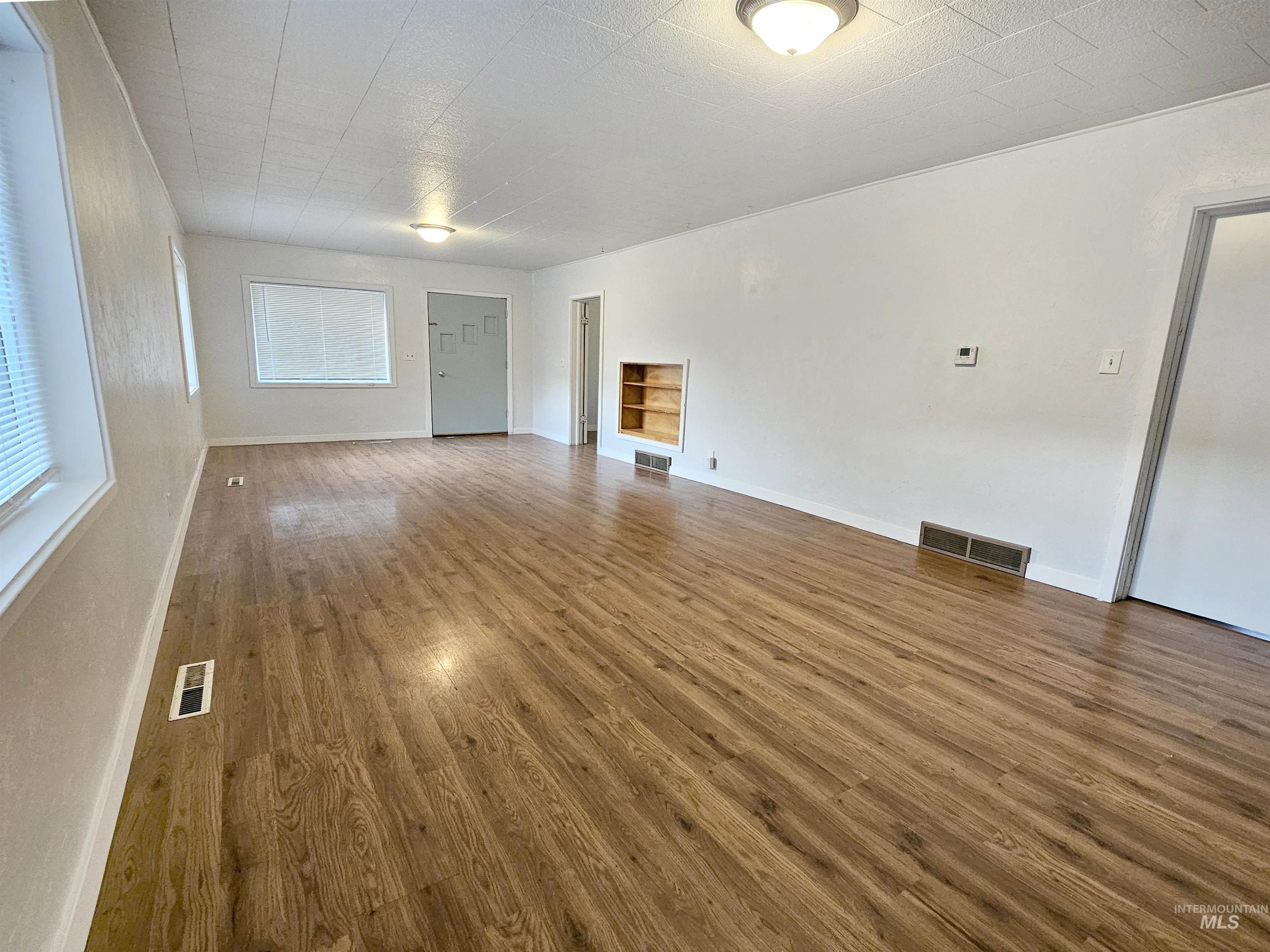 130 E 17th St., Idaho Falls, Idaho 83404, 4 Bedrooms, 2 Bathrooms, Residential For Sale, Price $285,000,MLS 98999574
