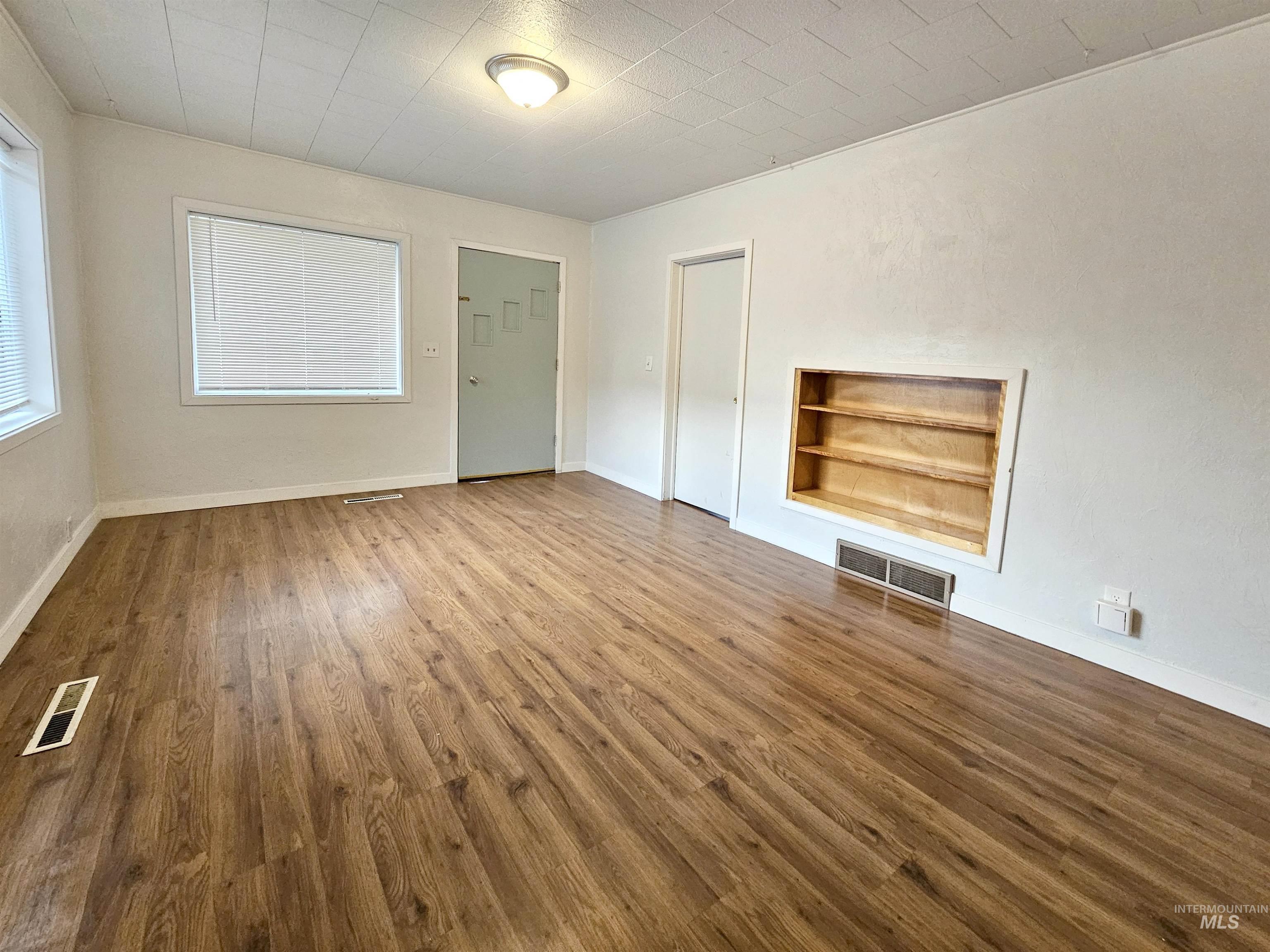 130 E 17th St., Idaho Falls, Idaho 83404, 4 Bedrooms, 2 Bathrooms, Residential For Sale, Price $285,000,MLS 98999574