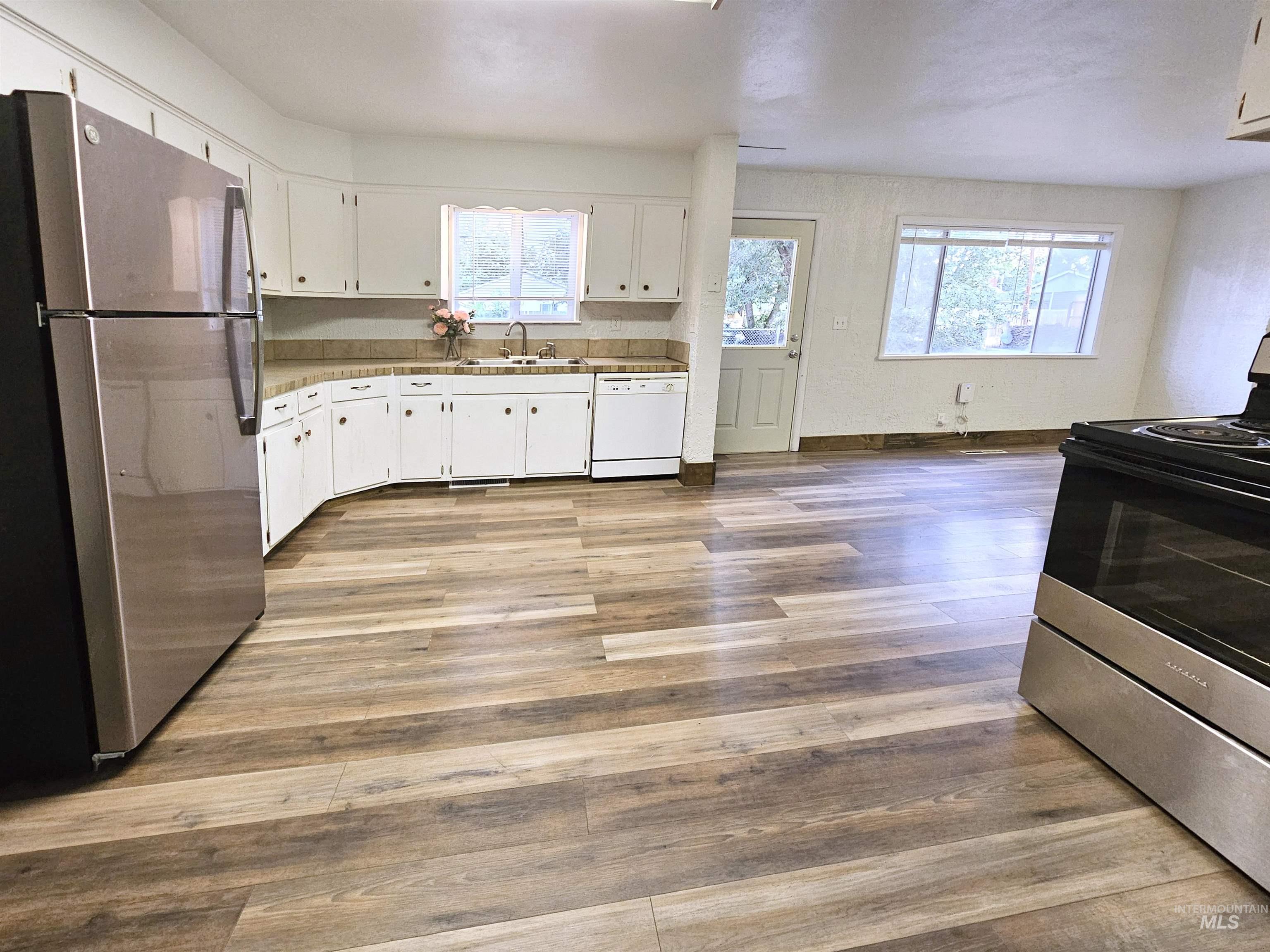 130 E 17th St., Idaho Falls, Idaho 83404, 4 Bedrooms, 2 Bathrooms, Residential For Sale, Price $285,000,MLS 98999574