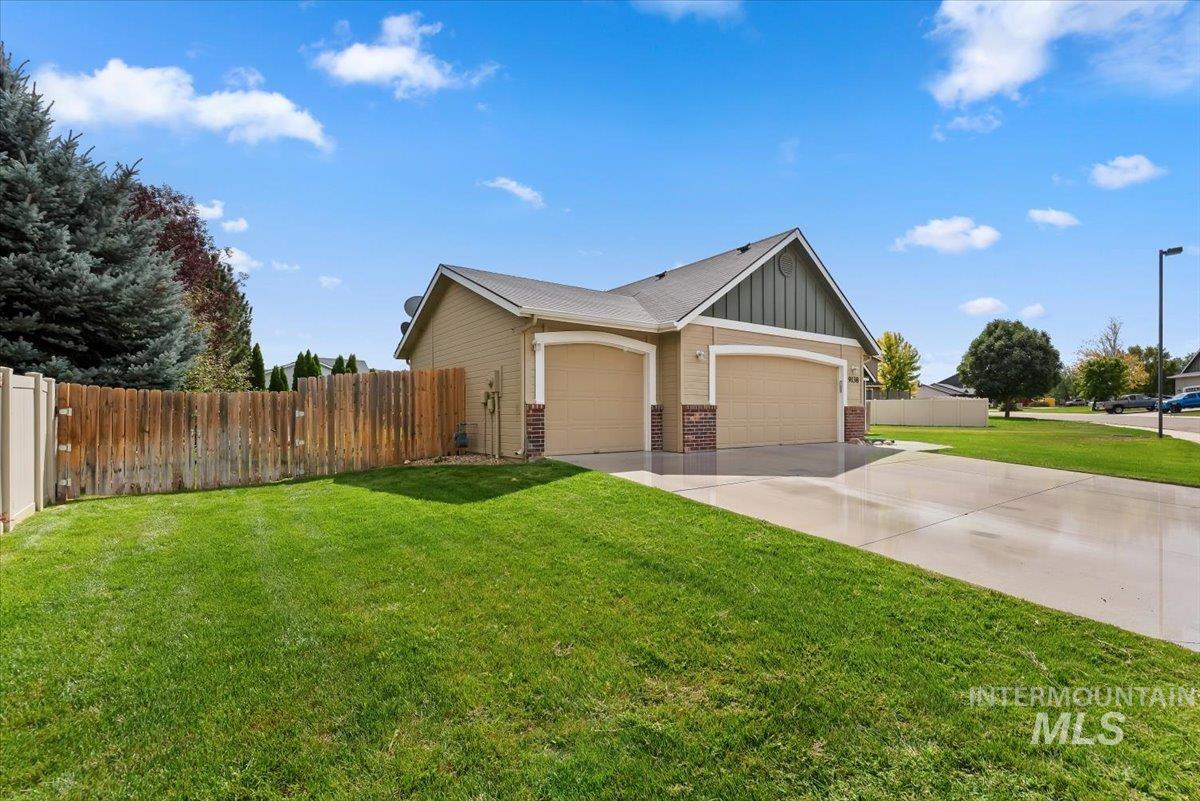 9138 S Red Delicious, Kuna, Idaho 83634, 4 Bedrooms, 3 Bathrooms, Residential For Sale, Price $500,000, 98999576