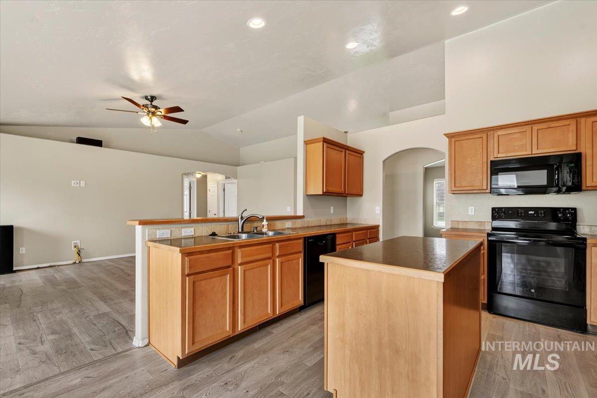 9138 S Red Delicious, Kuna, Idaho 83634, 4 Bedrooms, 3 Bathrooms, Residential For Sale, Price $500,000, 98999576
