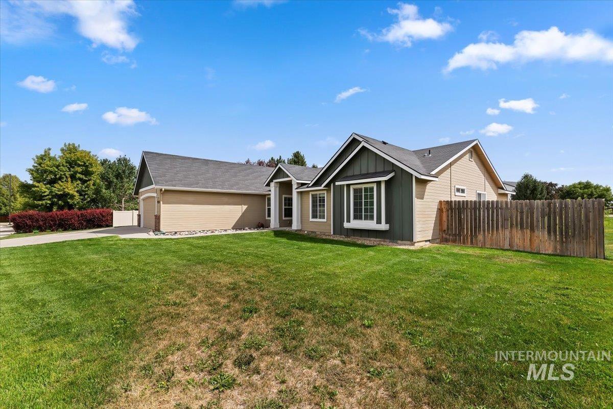 9138 S Red Delicious, Kuna, Idaho 83634, 4 Bedrooms, 3 Bathrooms, Residential For Sale, Price $500,000, 98999576