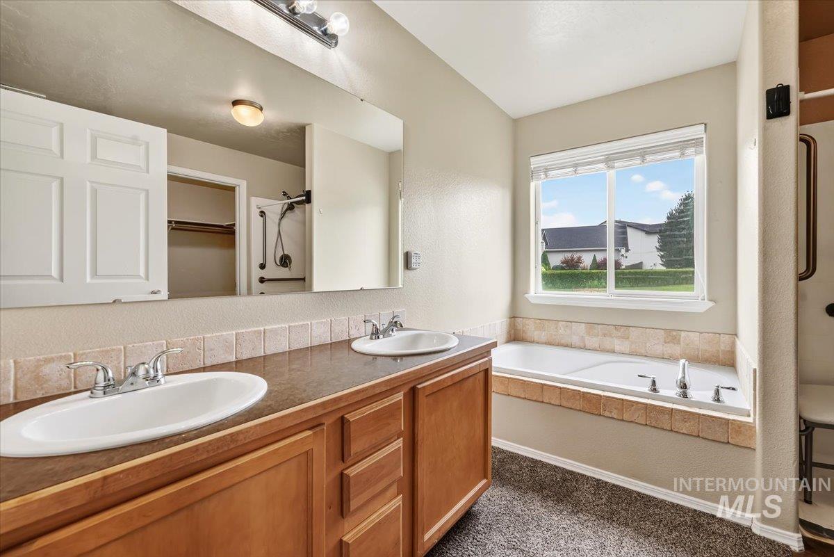 9138 S Red Delicious, Kuna, Idaho 83634, 4 Bedrooms, 3 Bathrooms, Residential For Sale, Price $500,000, 98999576