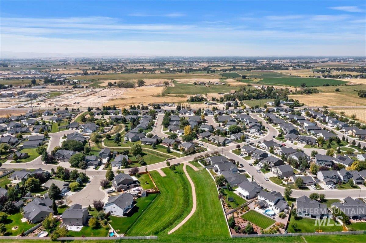 9138 S Red Delicious, Kuna, Idaho 83634, 4 Bedrooms, 3 Bathrooms, Residential For Sale, Price $500,000, 98999576
