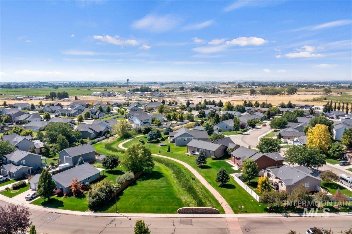 9138 S Red Delicious, Kuna, Idaho 83634, 4 Bedrooms, 3 Bathrooms, Residential For Sale, Price $500,000, 98999576