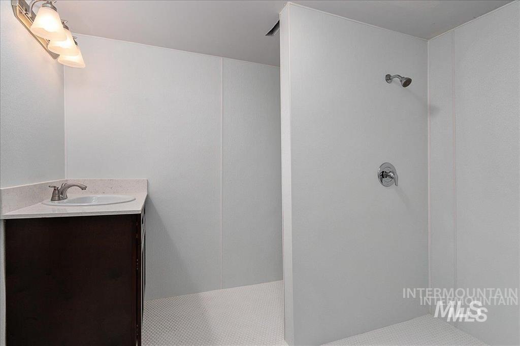 2304 N Montana Avenue, Caldwell, Idaho 83605, 1 Bedroom, 1 Bathroom, Residential Income For Sale, Price $799,900,MLS 98999582