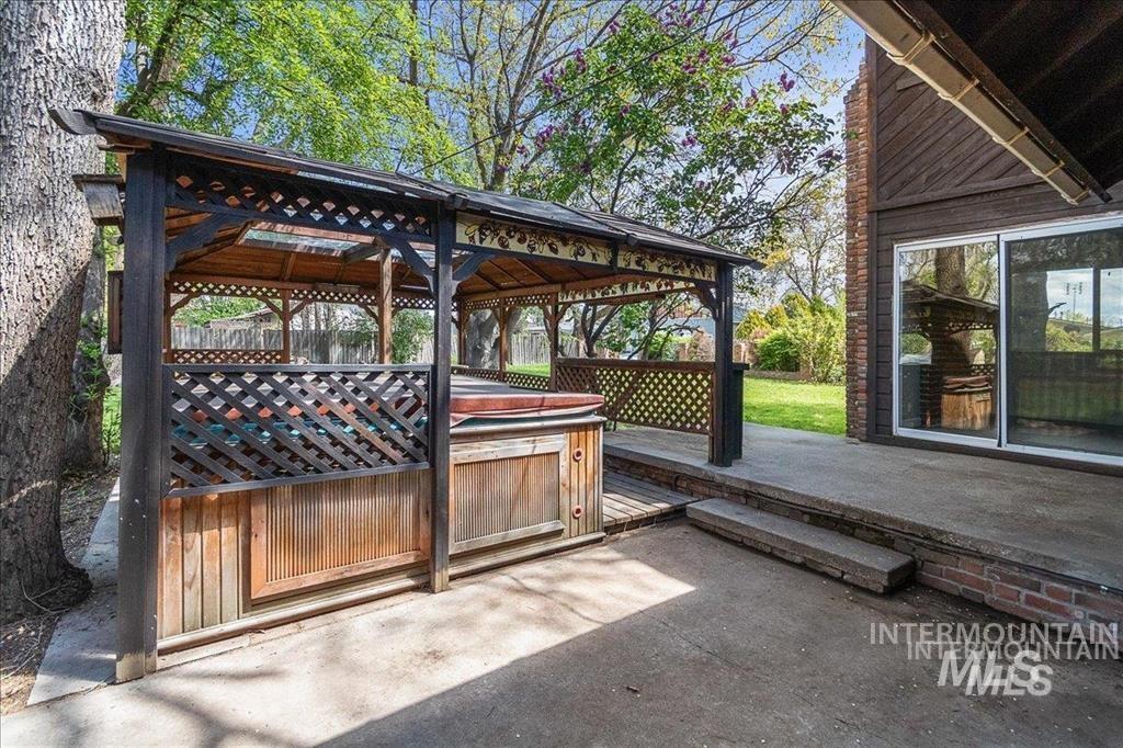 2304 N Montana Avenue, Caldwell, Idaho 83605, 1 Bedroom, 1 Bathroom, Residential Income For Sale, Price $799,900,MLS 98999582