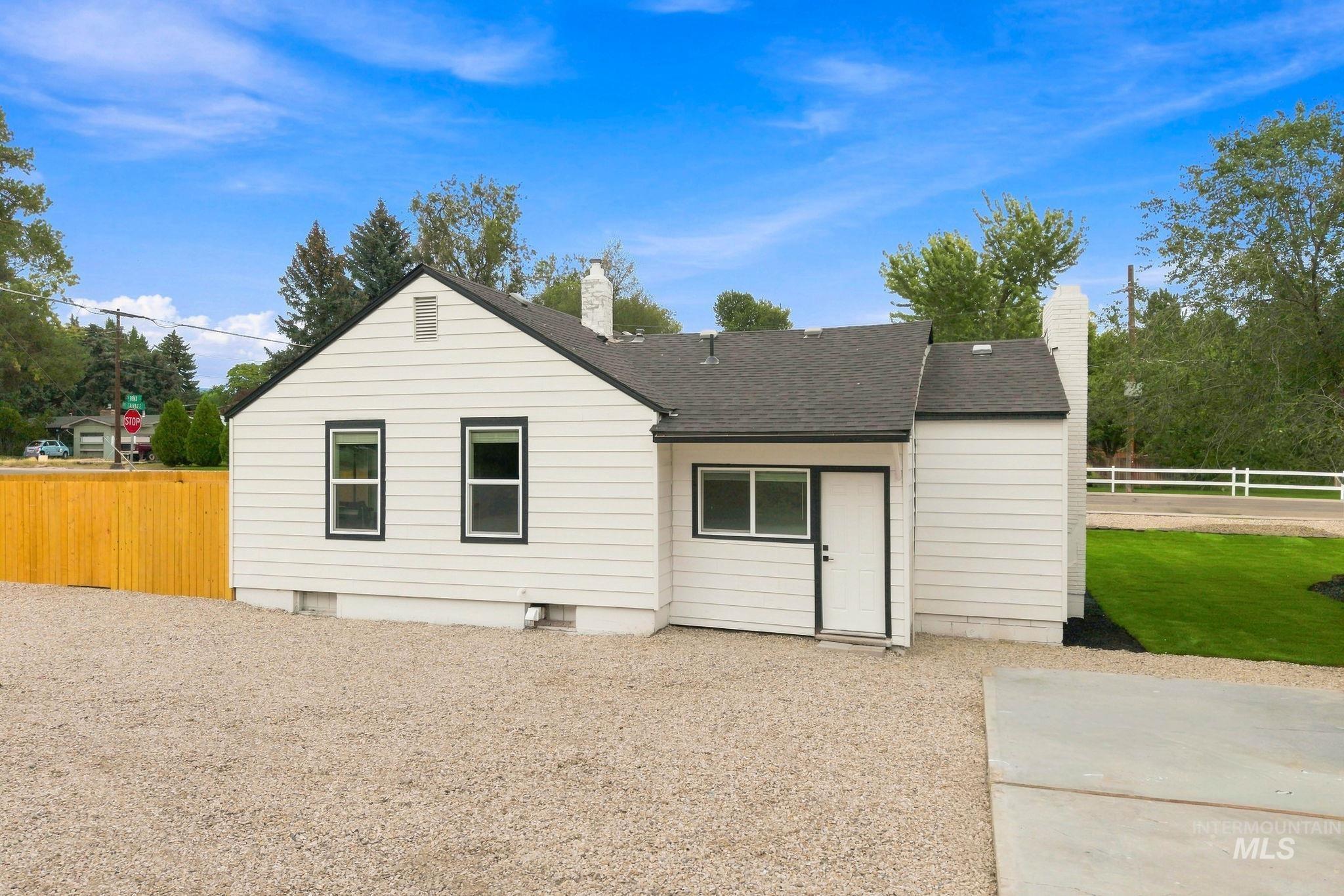 4803 W Targee St, Boise, Idaho 83705, 3 Bedrooms, 2 Bathrooms, Residential For Sale, Price $475,000,MLS 98999586