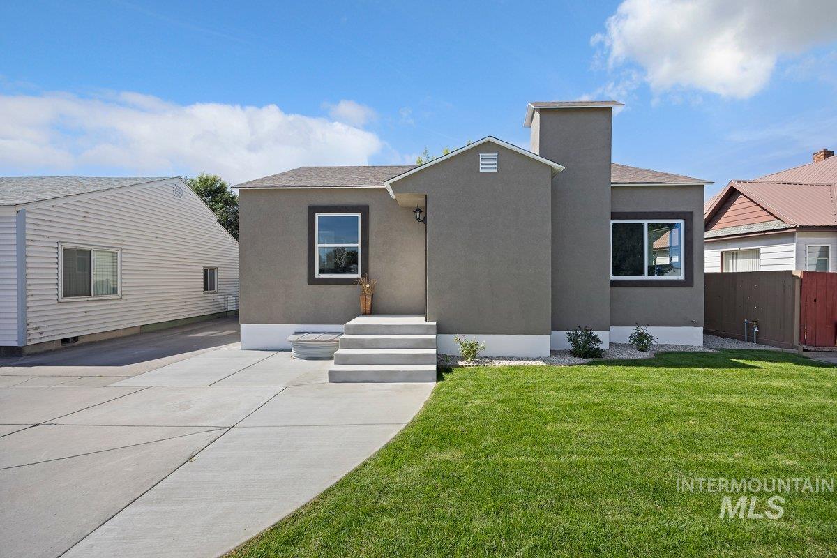 235 Washington St N, Twin Falls, Idaho 83301, 4 Bedrooms, 2 Bathrooms, Residential For Sale, Price $400,000,MLS 98999587