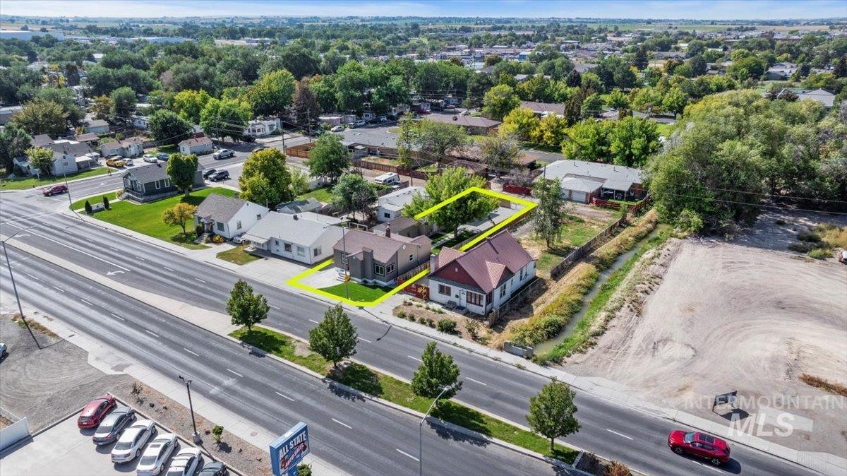 235 Washington St N, Twin Falls, Idaho 83301, 4 Bedrooms, 2 Bathrooms, Residential For Sale, Price $400,000,MLS 98999587