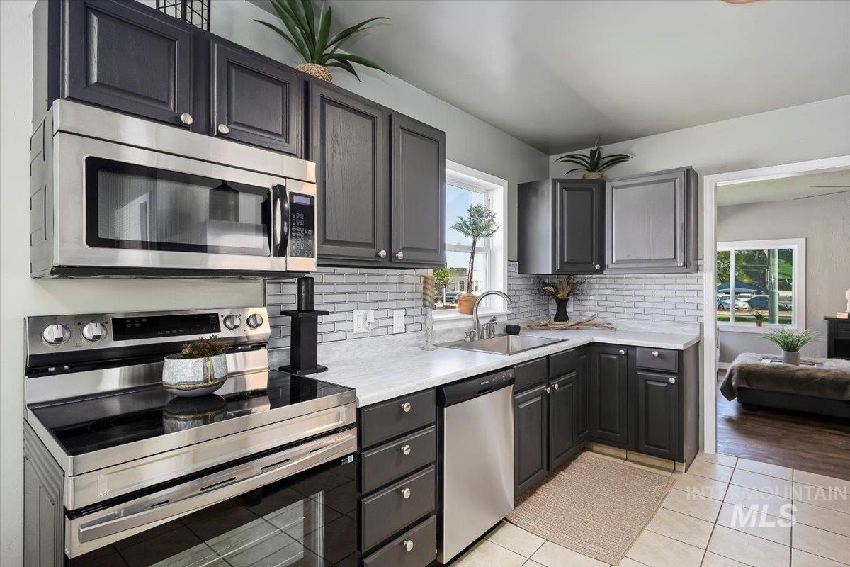235 Washington St N, Twin Falls, Idaho 83301, 4 Bedrooms, 2 Bathrooms, Residential For Sale, Price $400,000,MLS 98999587