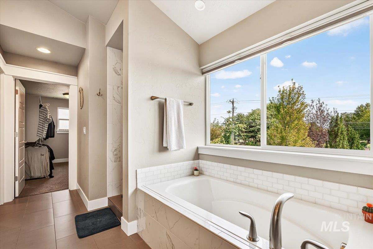 25 W Heston Dr, Meridian, Idaho 83646, 4 Bedrooms, 3 Bathrooms, Residential For Sale, Price $799,999,MLS 98999588