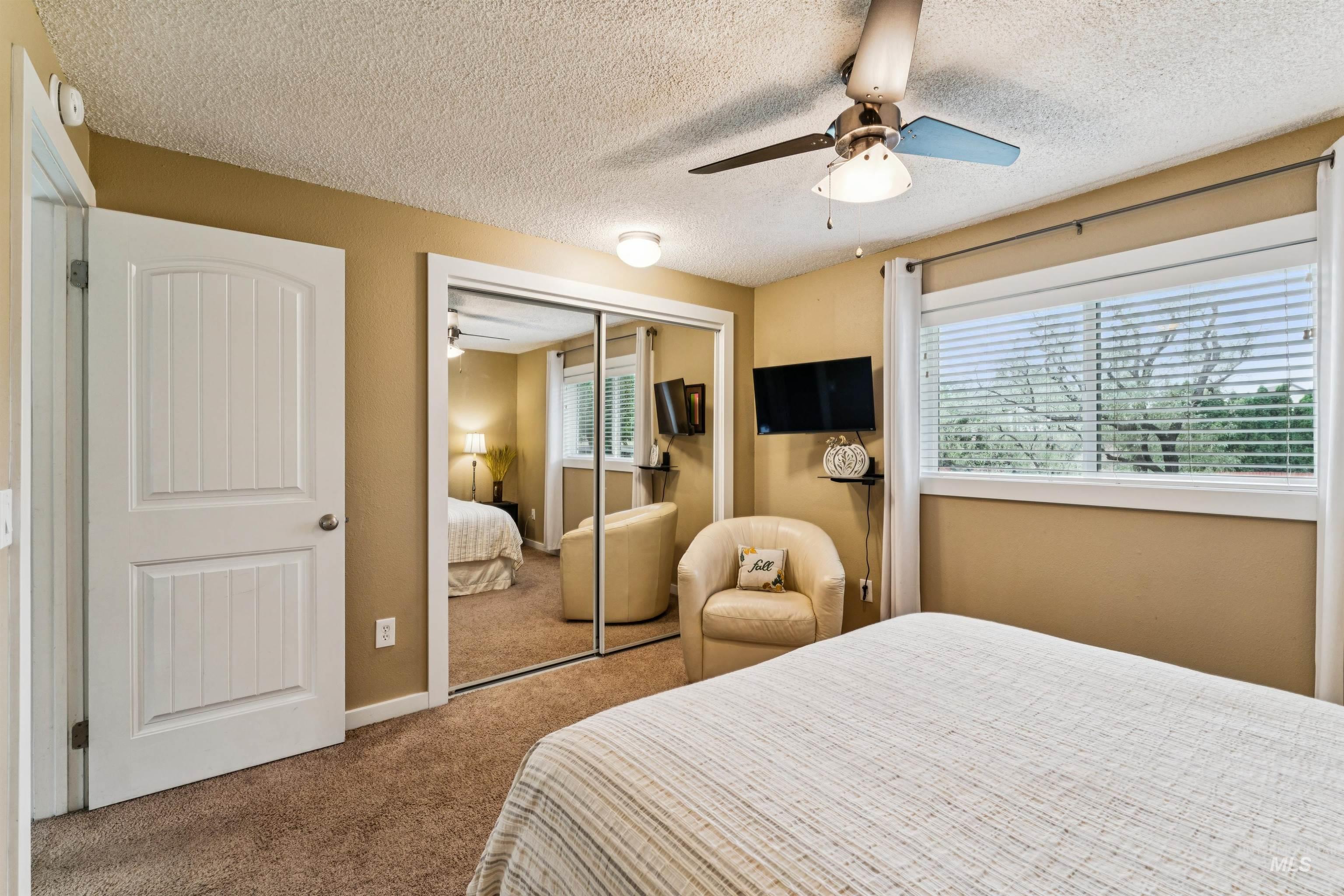 272 N Eagle Glen Ln., Eagle, Idaho 83616, 2 Bedrooms, 1.5 Bathrooms, Residential For Sale, Price $319,000,MLS 98999597