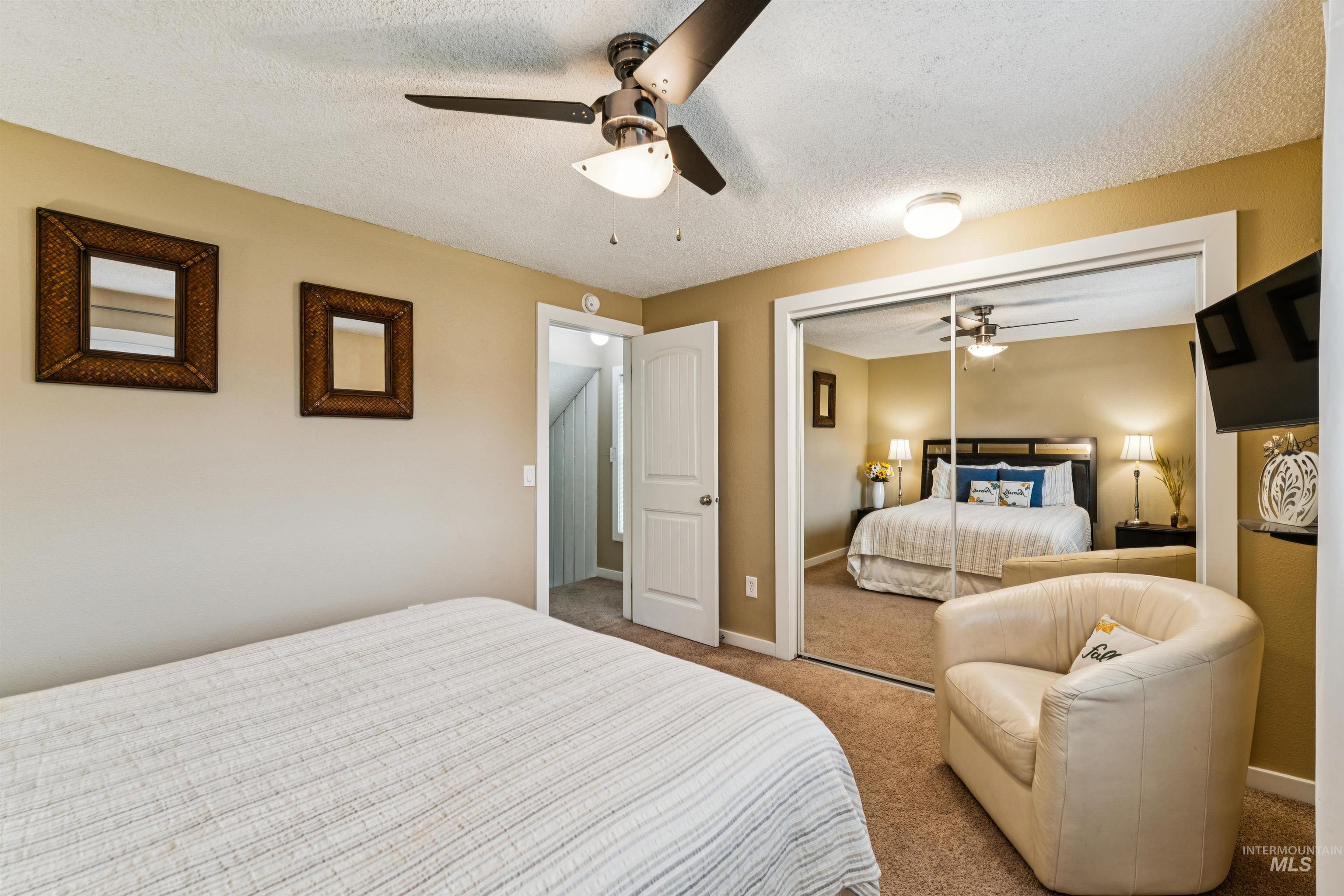 272 N Eagle Glen Ln., Eagle, Idaho 83616, 2 Bedrooms, 1.5 Bathrooms, Residential For Sale, Price $319,000,MLS 98999597