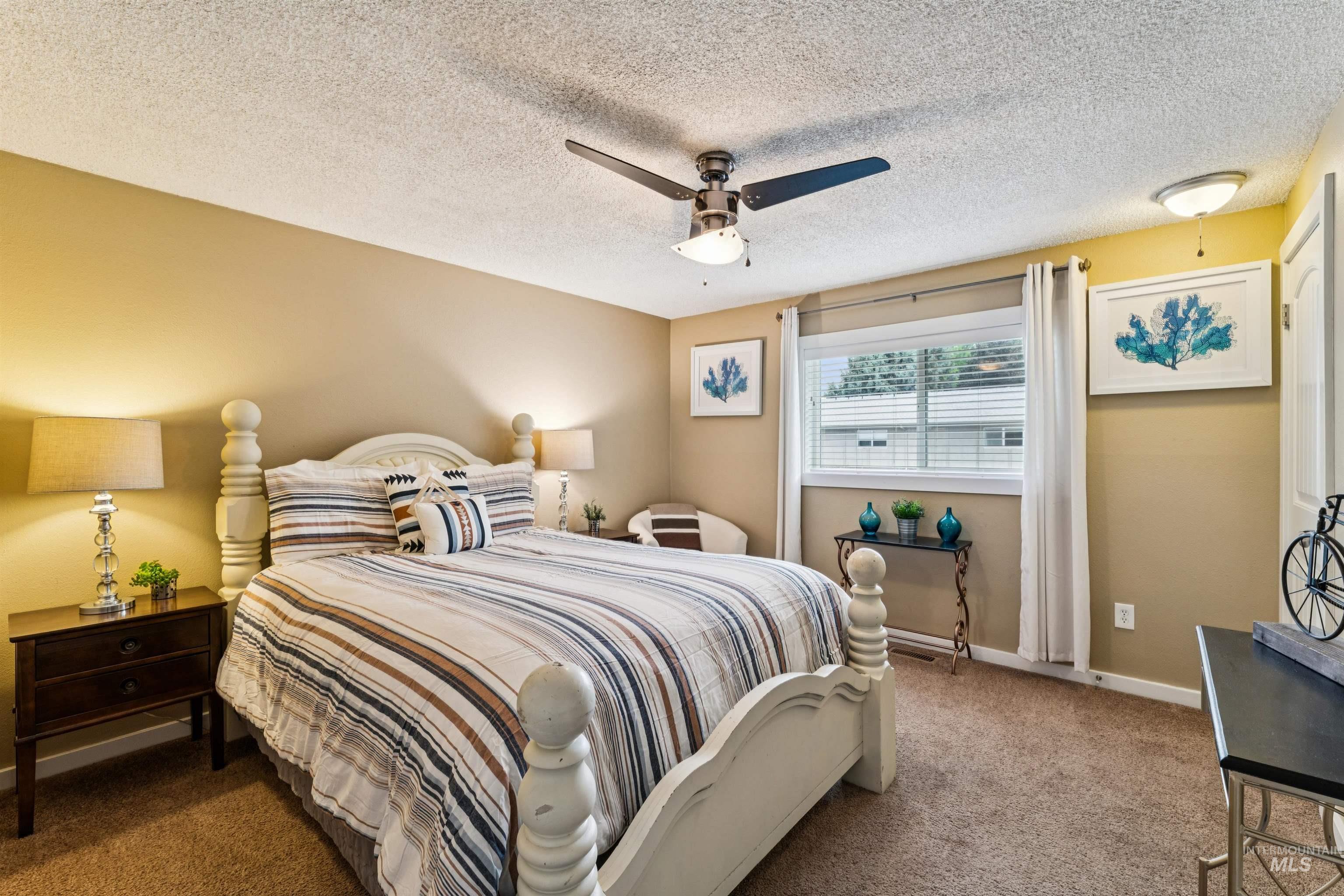 272 N Eagle Glen Ln., Eagle, Idaho 83616, 2 Bedrooms, 1.5 Bathrooms, Residential For Sale, Price $319,000,MLS 98999597