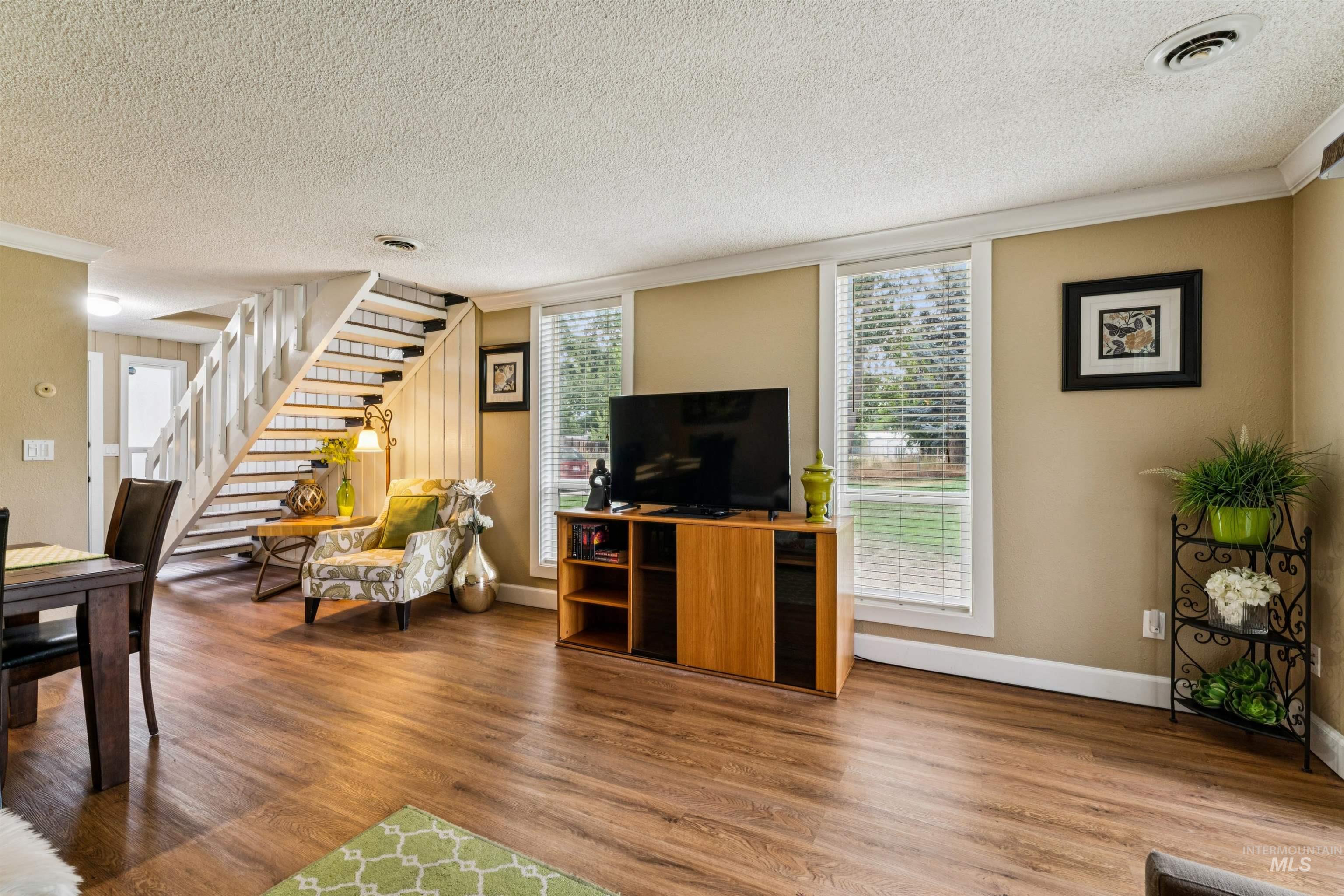 272 N Eagle Glen Ln., Eagle, Idaho 83616, 2 Bedrooms, 1.5 Bathrooms, Residential For Sale, Price $319,000,MLS 98999597