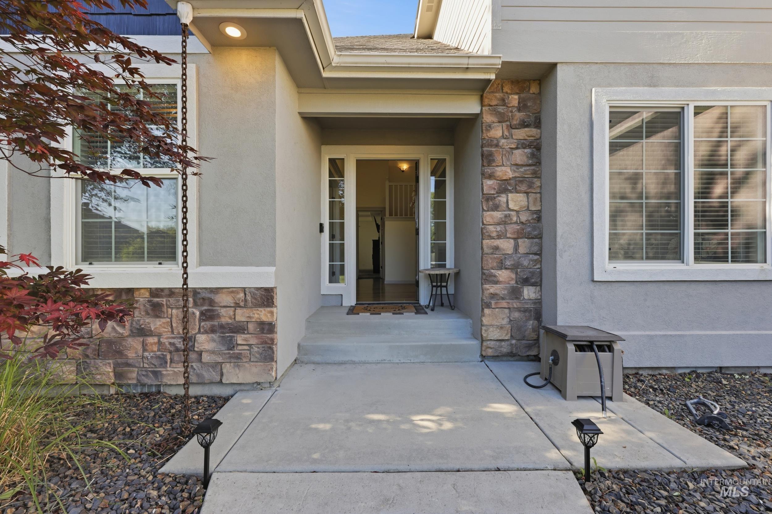 8023 W. Madronawoods Ct, Boise, Idaho 83709, 5 Bedrooms, 2.5 Bathrooms, Residential For Sale, Price $759,000,MLS 98999608