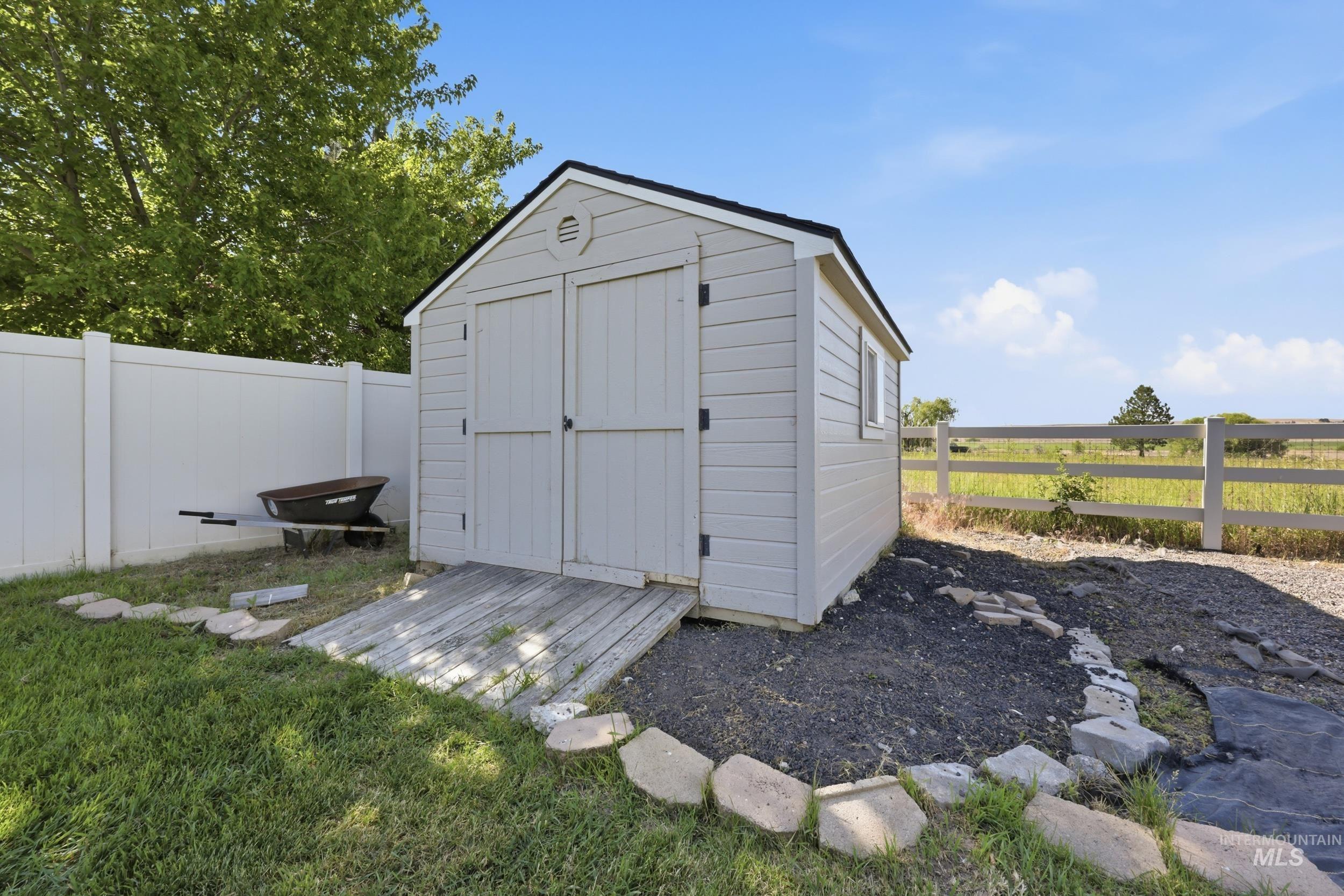 8023 W. Madronawoods Ct, Boise, Idaho 83709, 5 Bedrooms, 2.5 Bathrooms, Residential For Sale, Price $759,000,MLS 98999608