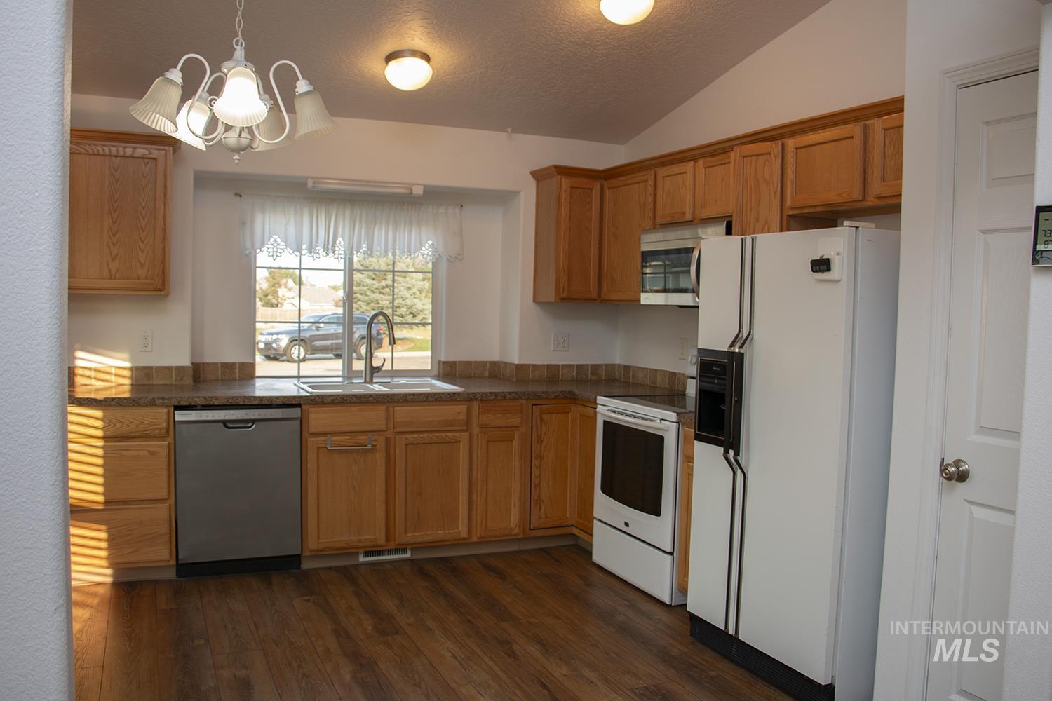 16559 Bayou Way, Caldwell, Idaho 83607, 3 Bedrooms, 2 Bathrooms, Residential For Sale, Price $355,000,MLS 98999610