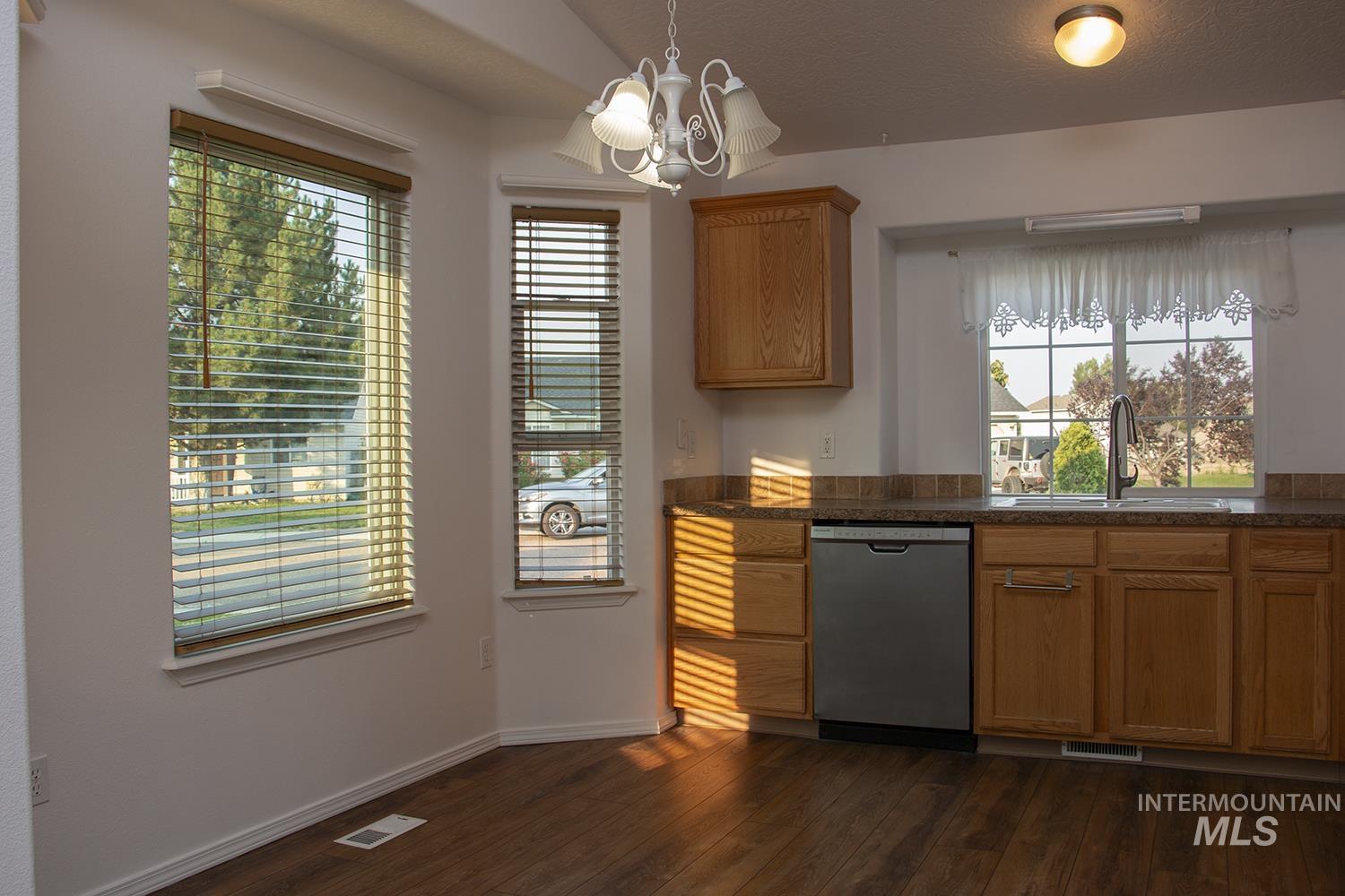 16559 Bayou Way, Caldwell, Idaho 83607, 3 Bedrooms, 2 Bathrooms, Residential For Sale, Price $355,000,MLS 98999610