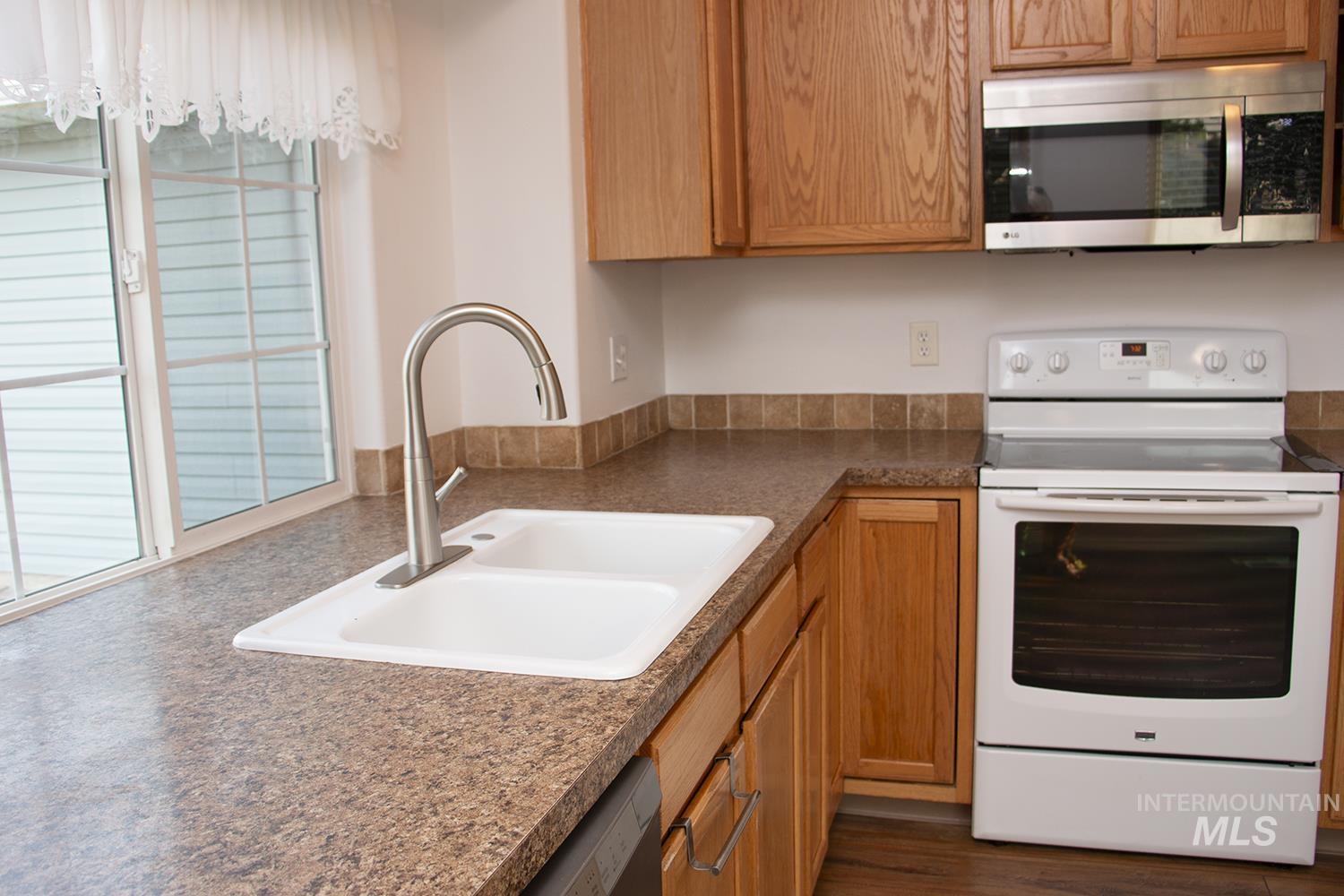16559 Bayou Way, Caldwell, Idaho 83607, 3 Bedrooms, 2 Bathrooms, Residential For Sale, Price $355,000,MLS 98999610